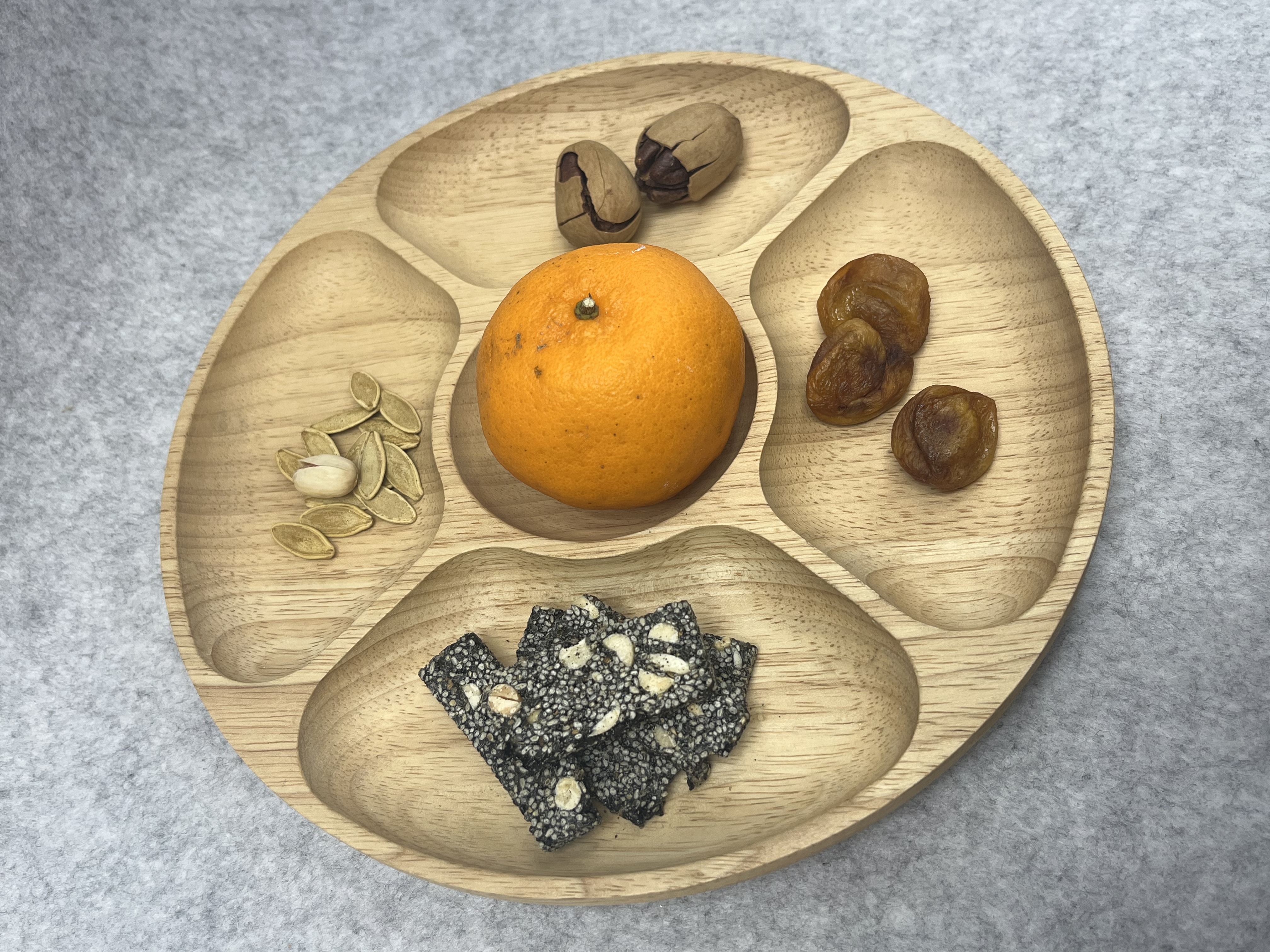 National trend solid wood plate, beech wood five-compartment plate, fruit plate, round wooden tray, creative dried fruit plate, round plate, snack and tea plate details Picture