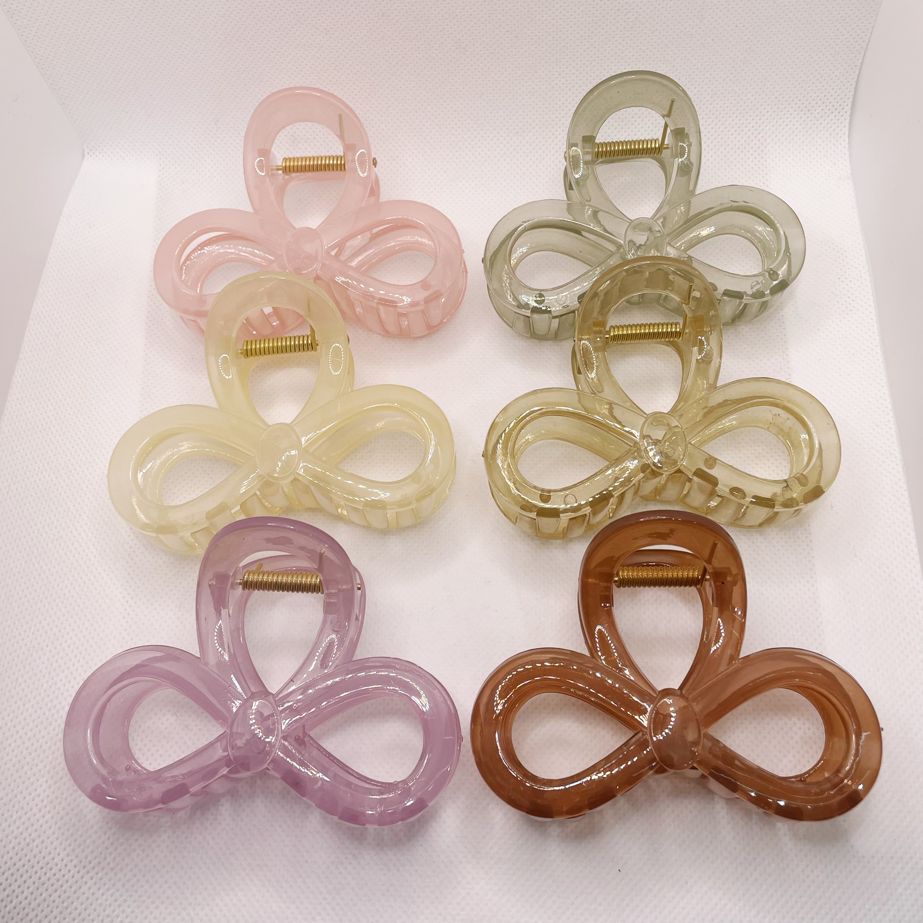 In summer, there is a high-end bow clip for women. The hair volume is small and medium-sized. The hair is coiled at the back of the head. The shark clip is half-tied detail image 2