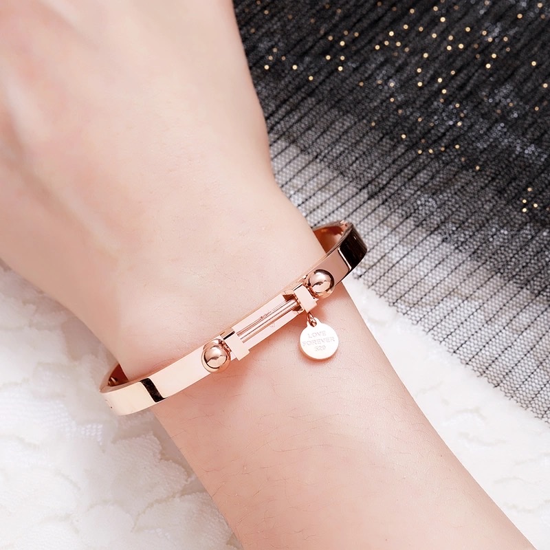 Stainless steel bracelets are fashionable accessories and unique charm for women Specification image