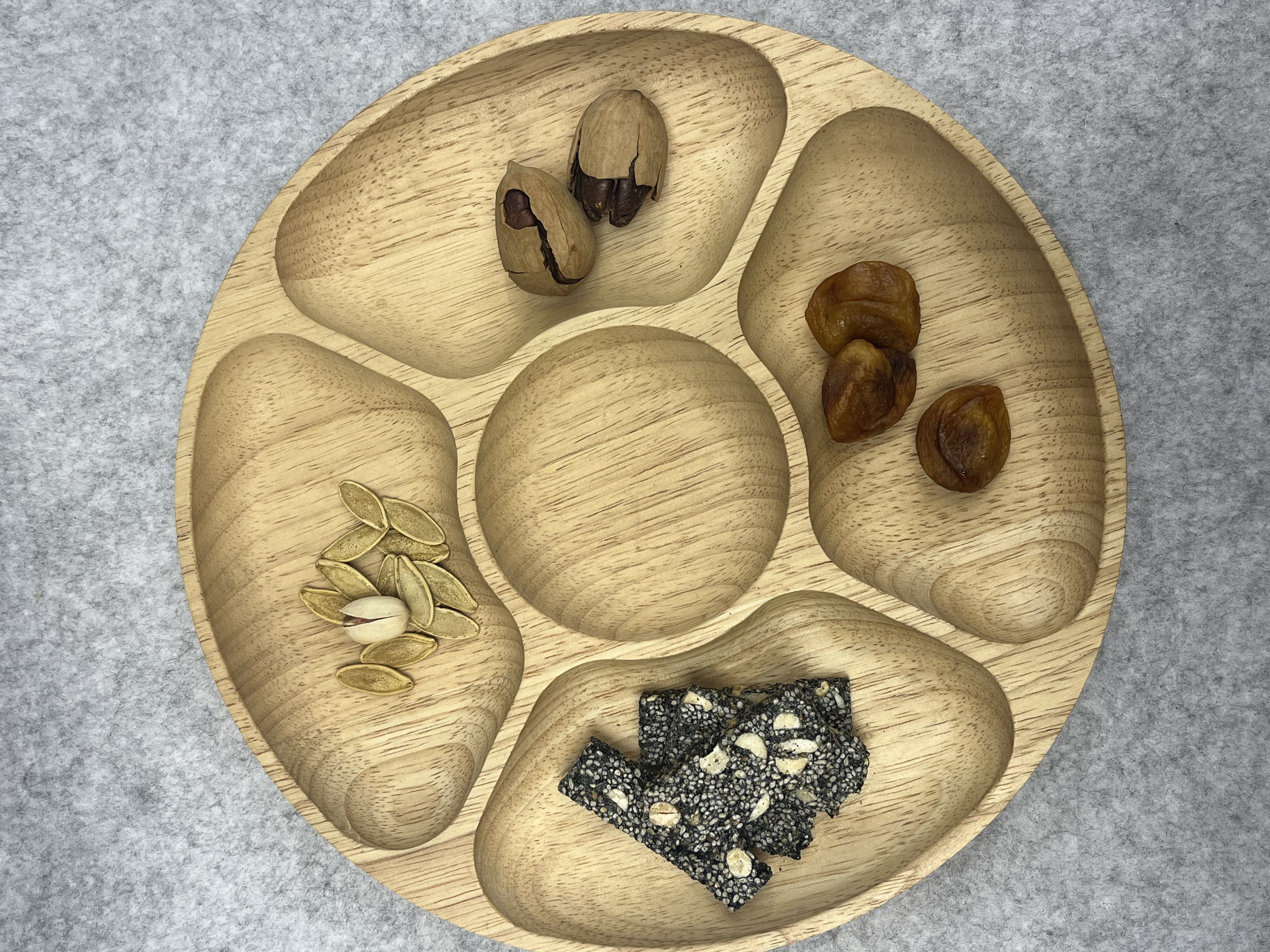 National trend solid wood plate, beech wood five-compartment plate, fruit plate, round wooden tray, creative dried fruit plate, round plate, snack and tea plate Application Scenario