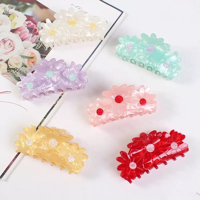 Baoguang Accessories, the same style of Japanese and Korean Instagram influencer grab clip with a large flower shape, super fairy-like hair clip and updo accessory for girls