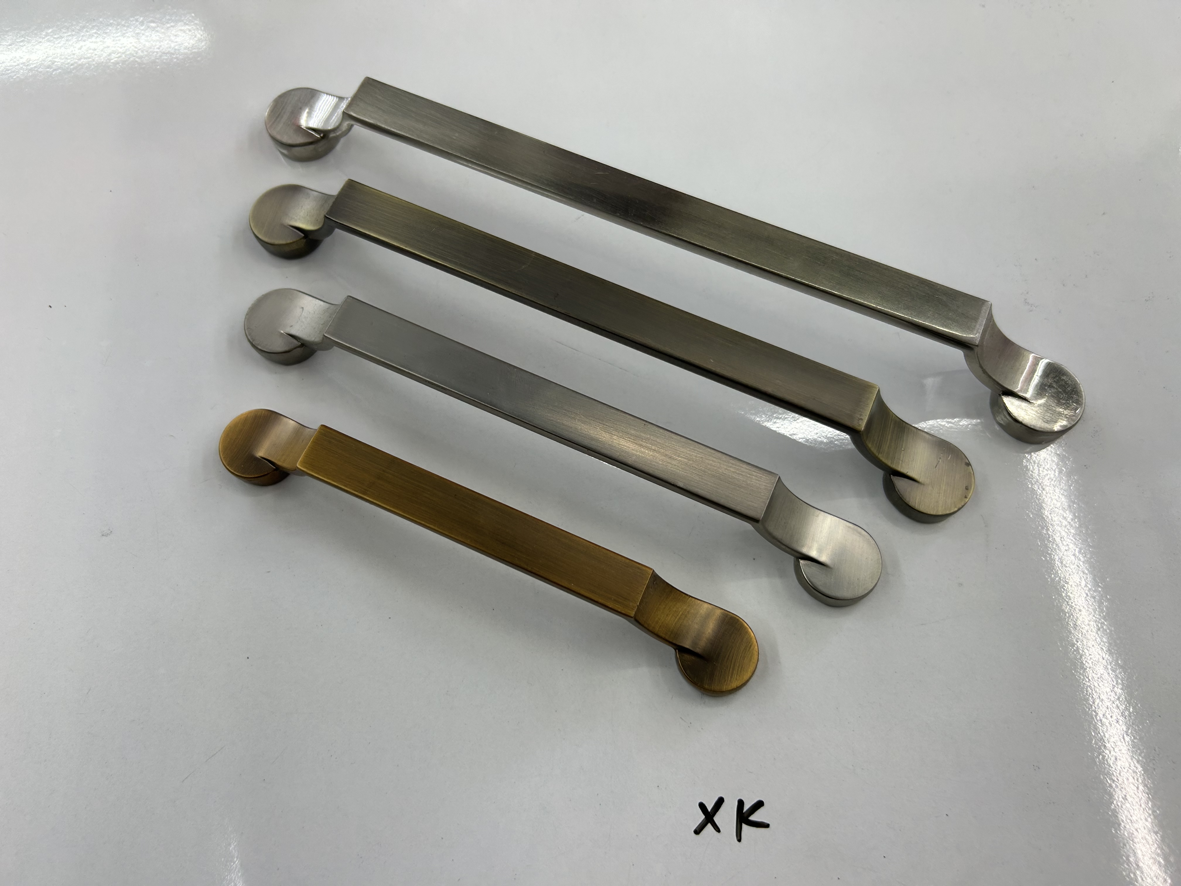 家具拉手/拉手/铝合金拉手柜门/户外门拉手/免打孔隐形拉手产品图