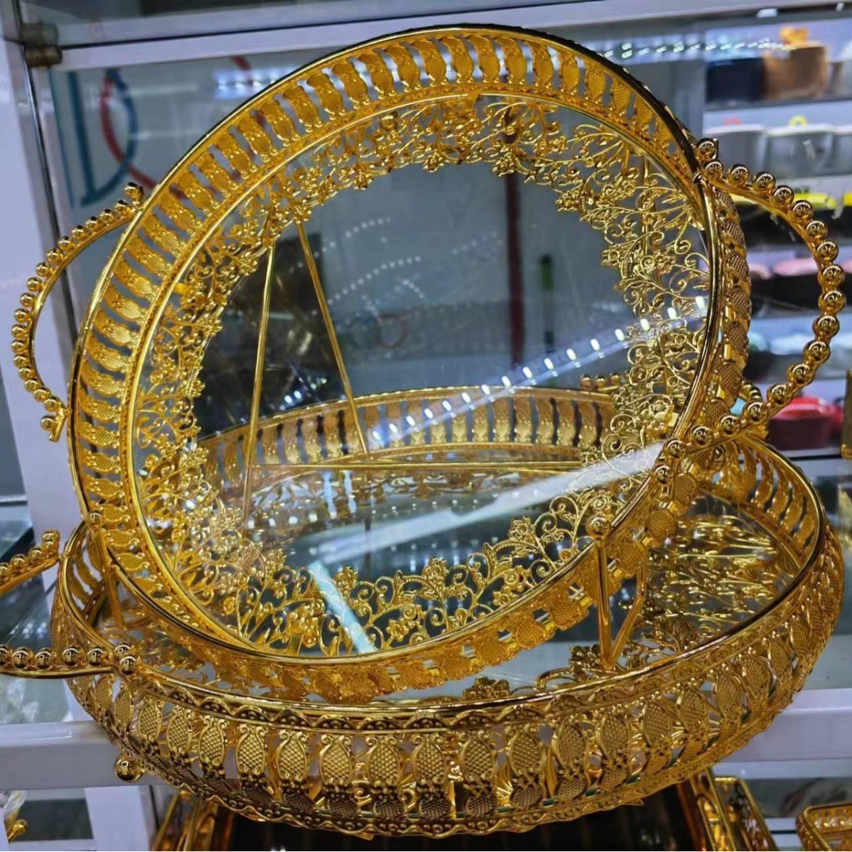 Nordic mirror-finish metal tray for living room coffee table storage, tabletop creative light luxury decoration, square tray wholesale, retro European ironwork detail image 2