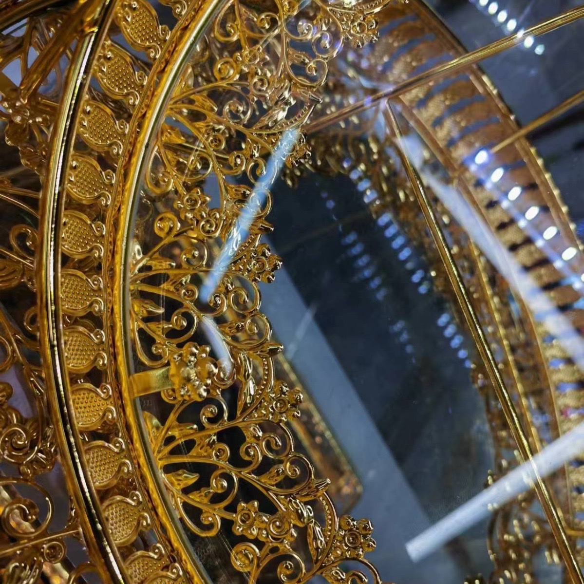 Nordic mirror-finish metal tray for living room coffee table storage, tabletop creative light luxury decoration, square tray wholesale, retro European ironwork Specification image