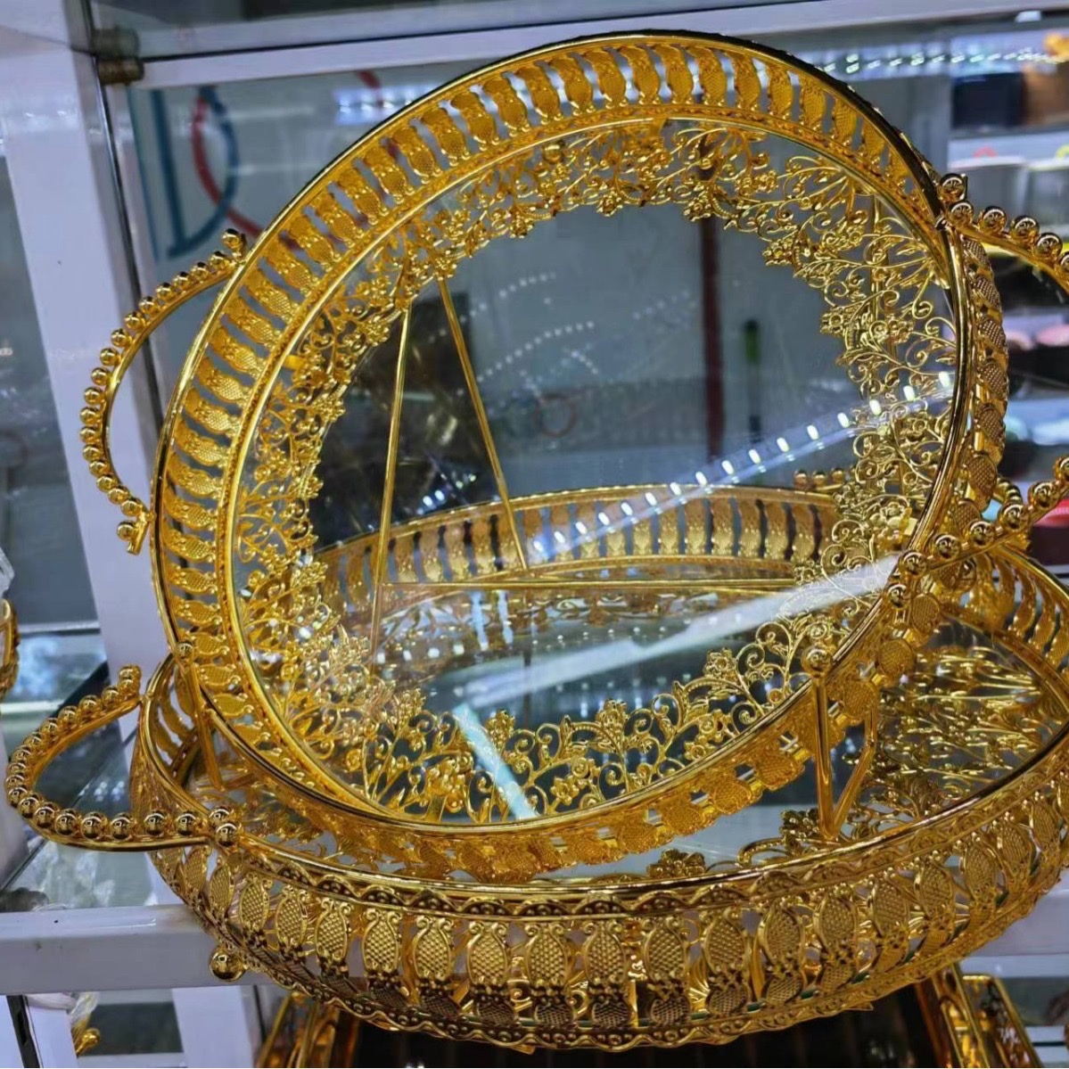 Nordic mirror-finish metal tray for living room coffee table storage, tabletop creative light luxury decoration, square tray wholesale, retro European ironwork