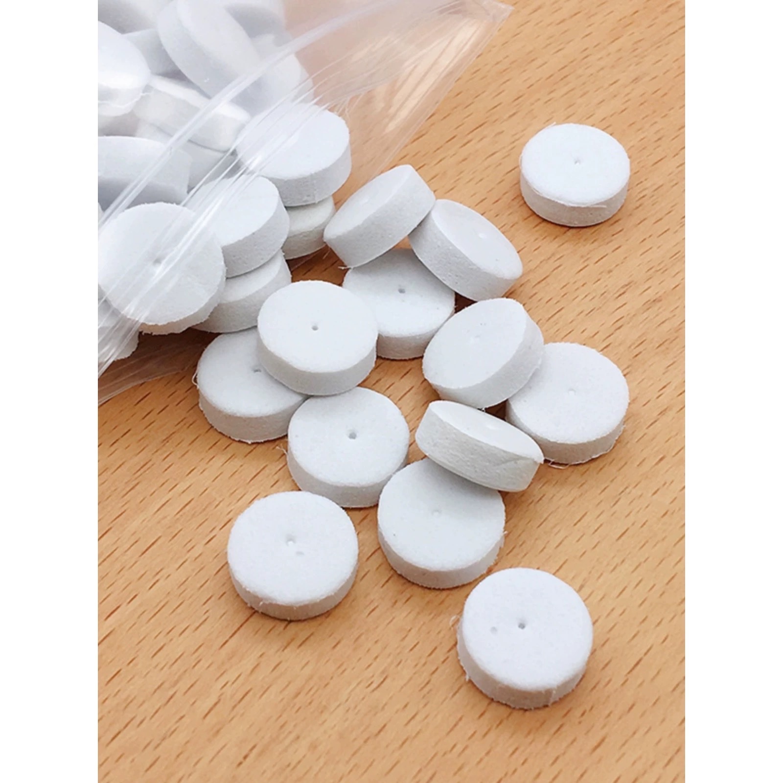 Partition jewelry, foam shock-absorbing gasket, foam pad, anti-puncture and anti-bending needle, round plate, card, portable gasket, ear stud, earplug, sponge pad, diy jewelry accessories Application Scenario