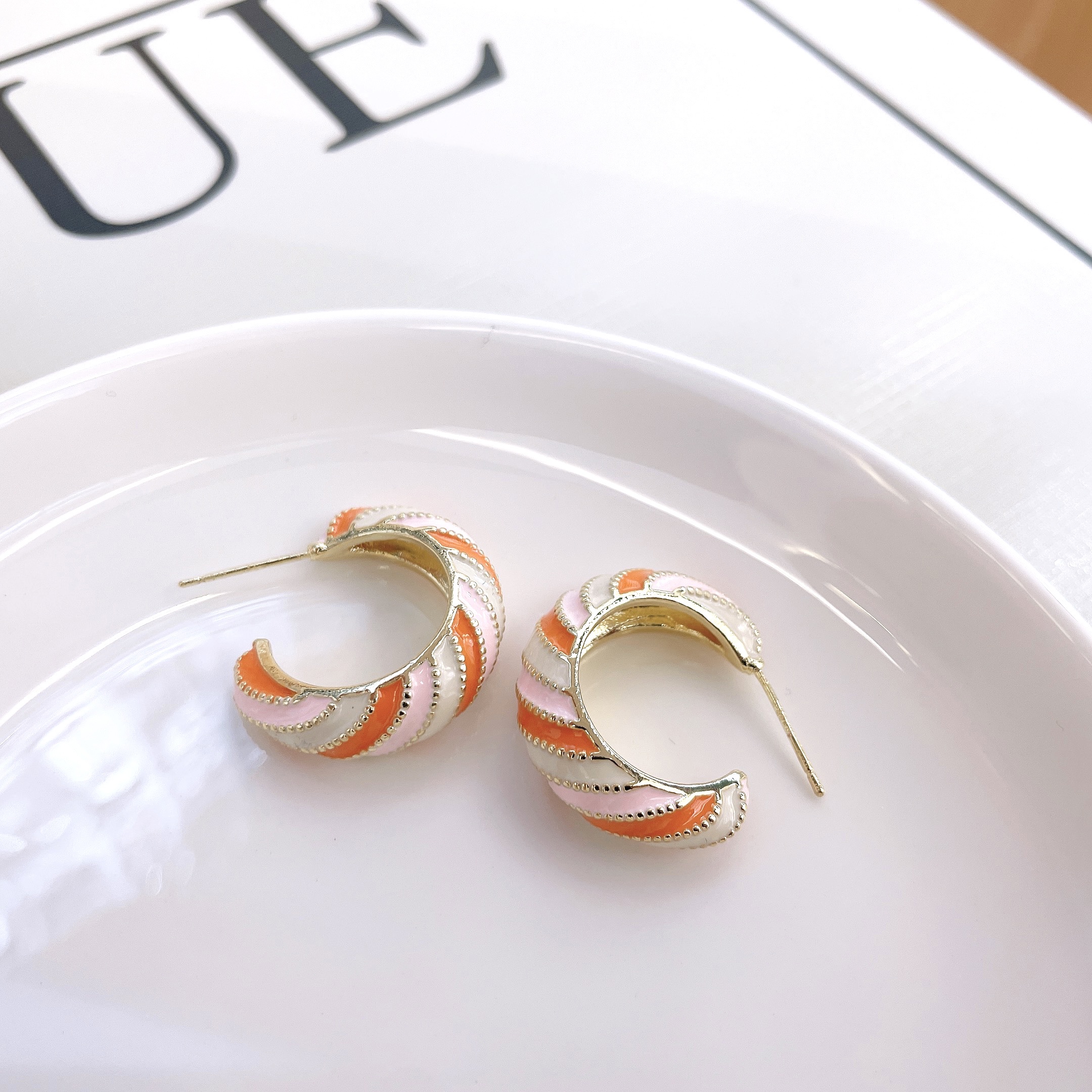 合金撞色彩绘耳环 独特饰品 耳环耳饰 简约时尚耐久耀眼 提升气质
