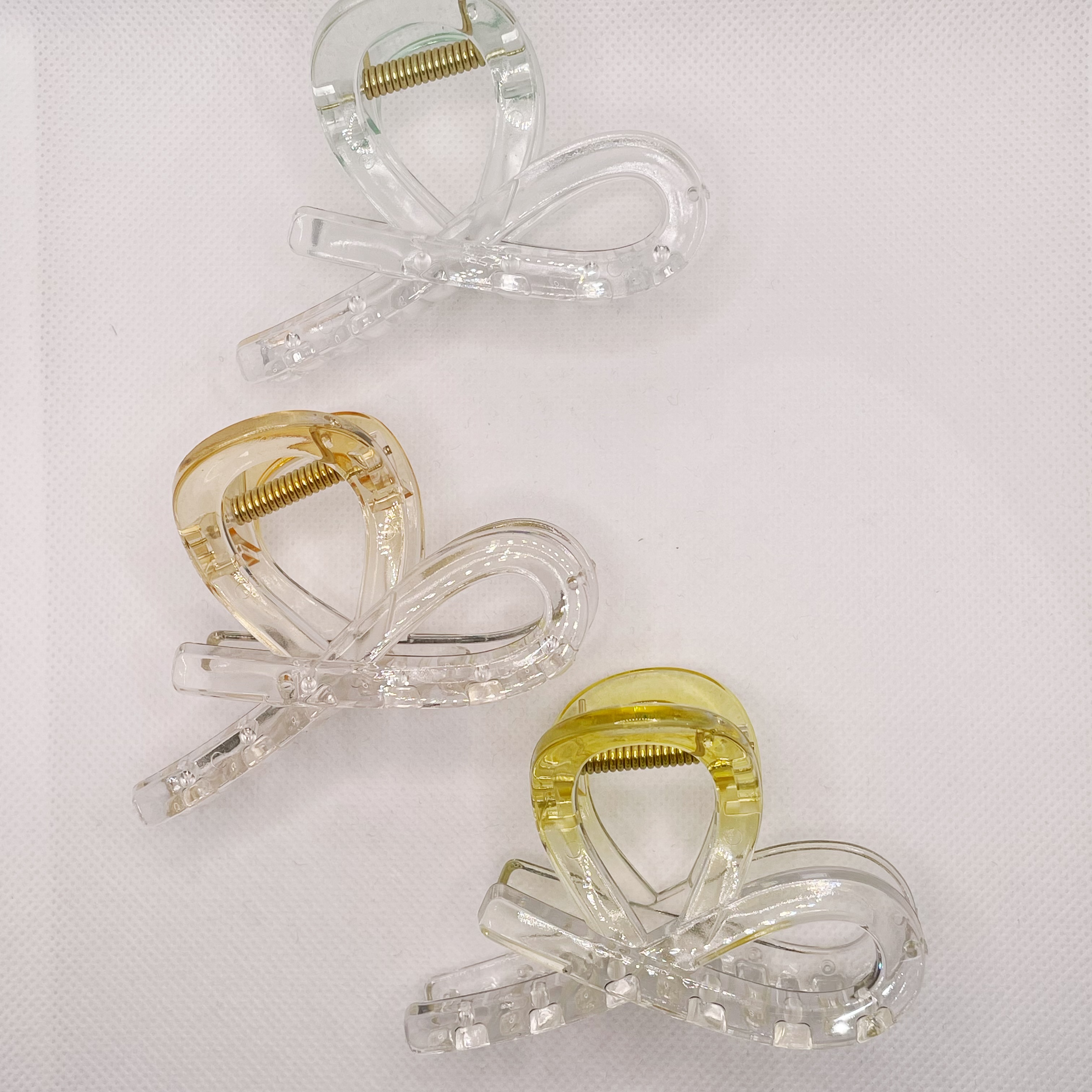 A simple and versatile accessory ~ A jelly-colored gripper with a niche design sense, a sophisticated and high-end look, and a fashionable shark clip for updo details Picture