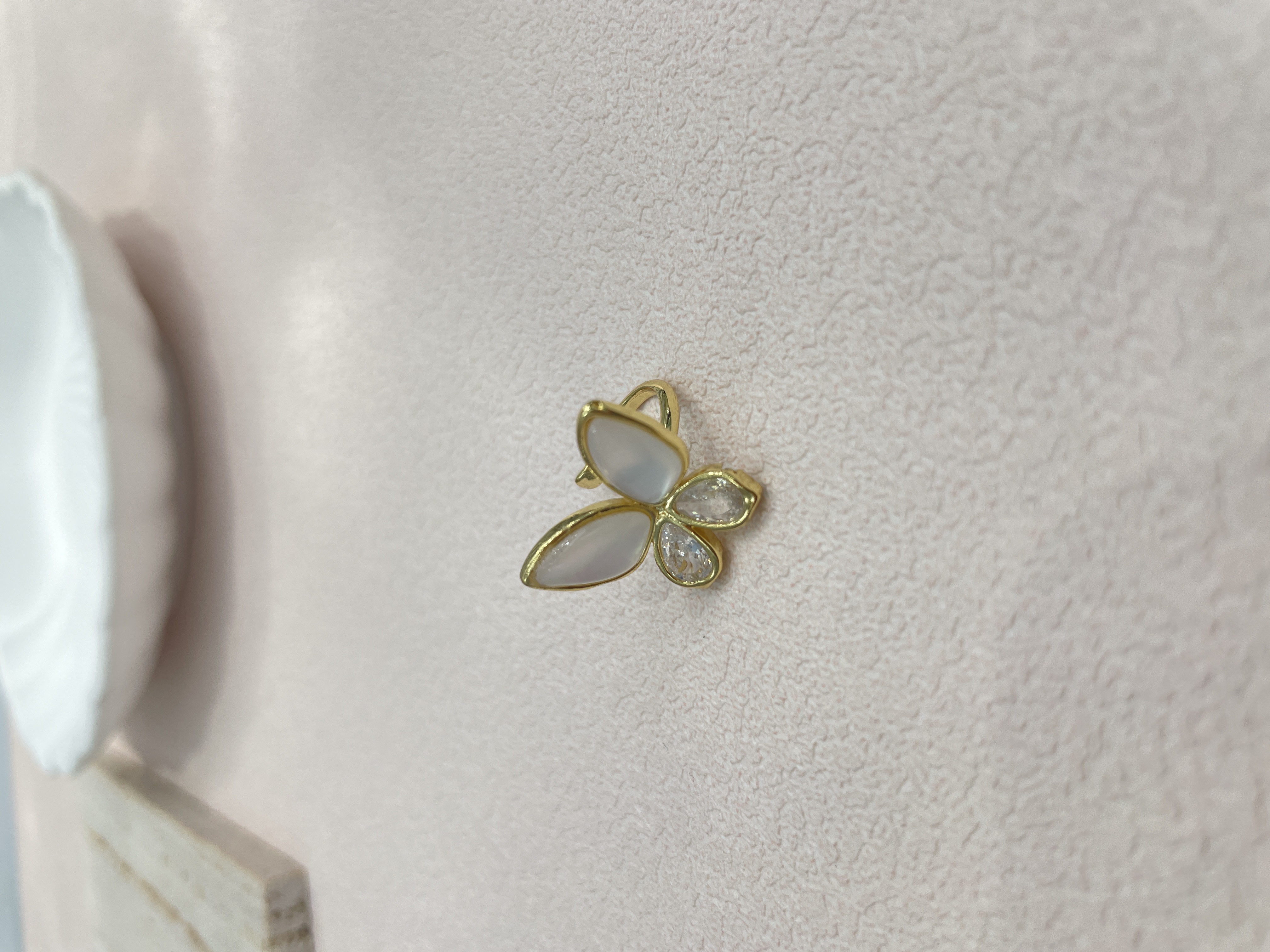 小众设计高级微镶锆石蝴蝶耳骨夹精致时尚百搭超闪无耳洞耳夹耳饰白底实物图