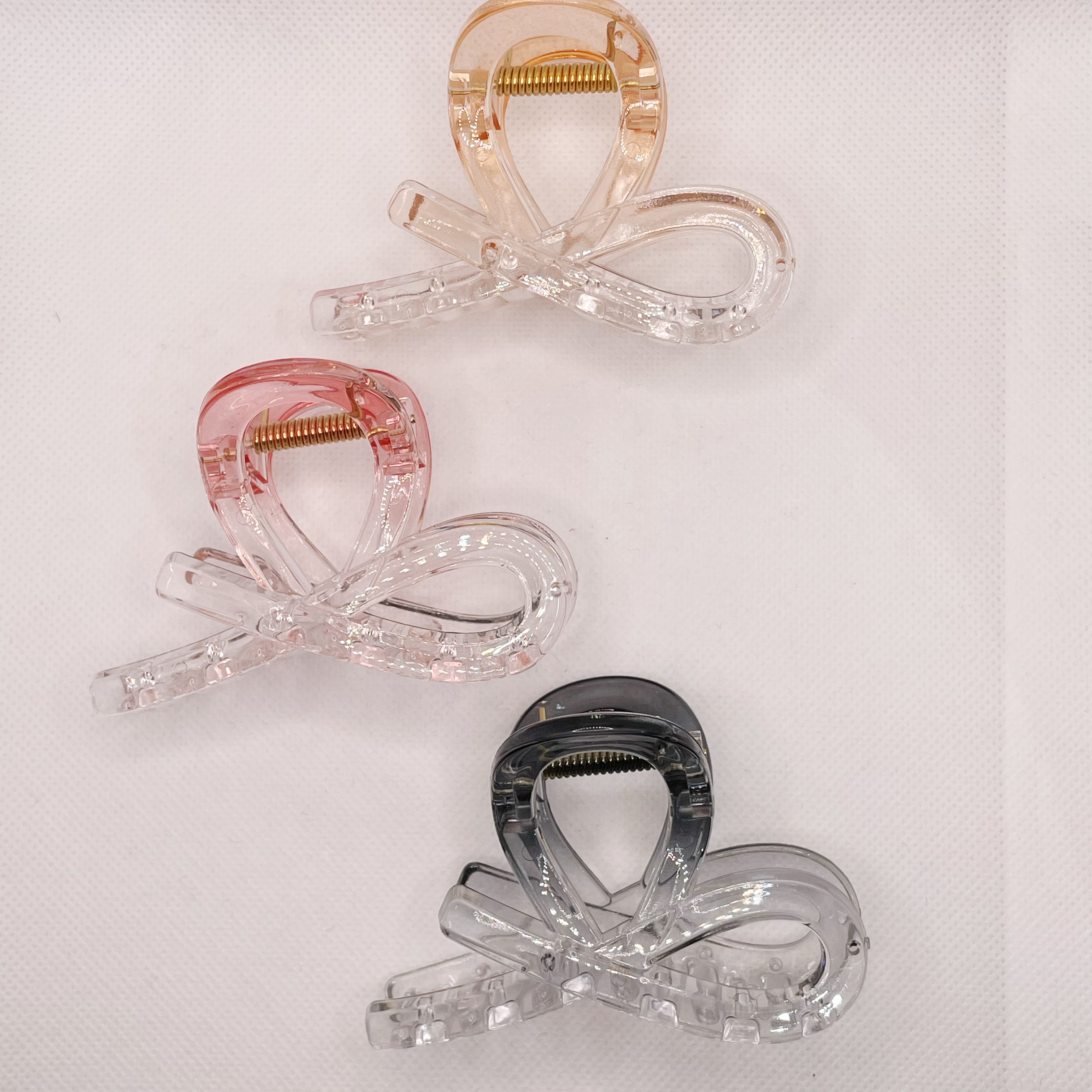 A simple and versatile accessory ~ A jelly-colored gripper with a niche design sense, a sophisticated and high-end look, and a fashionable shark clip for updo Specification image