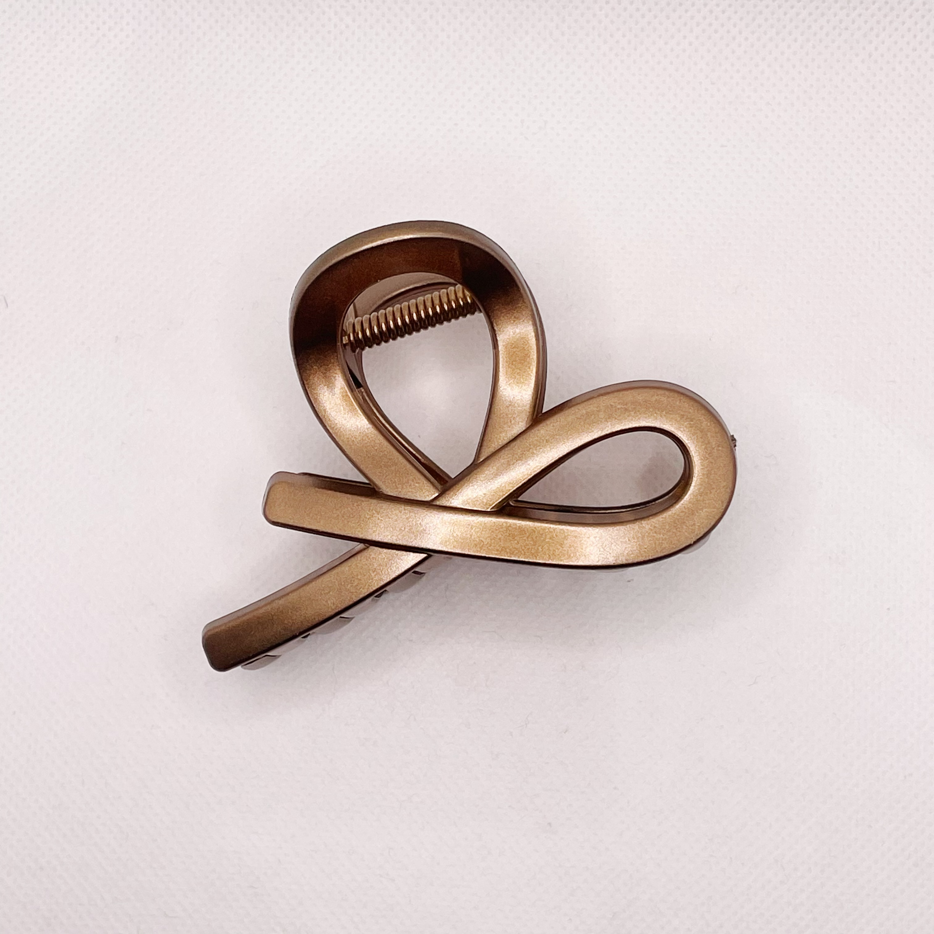 High-end and simple semi-tied hair clip for women, 2025 new style hair clip, back of the head updo, shark clip headwear, hair clip Application Scenario