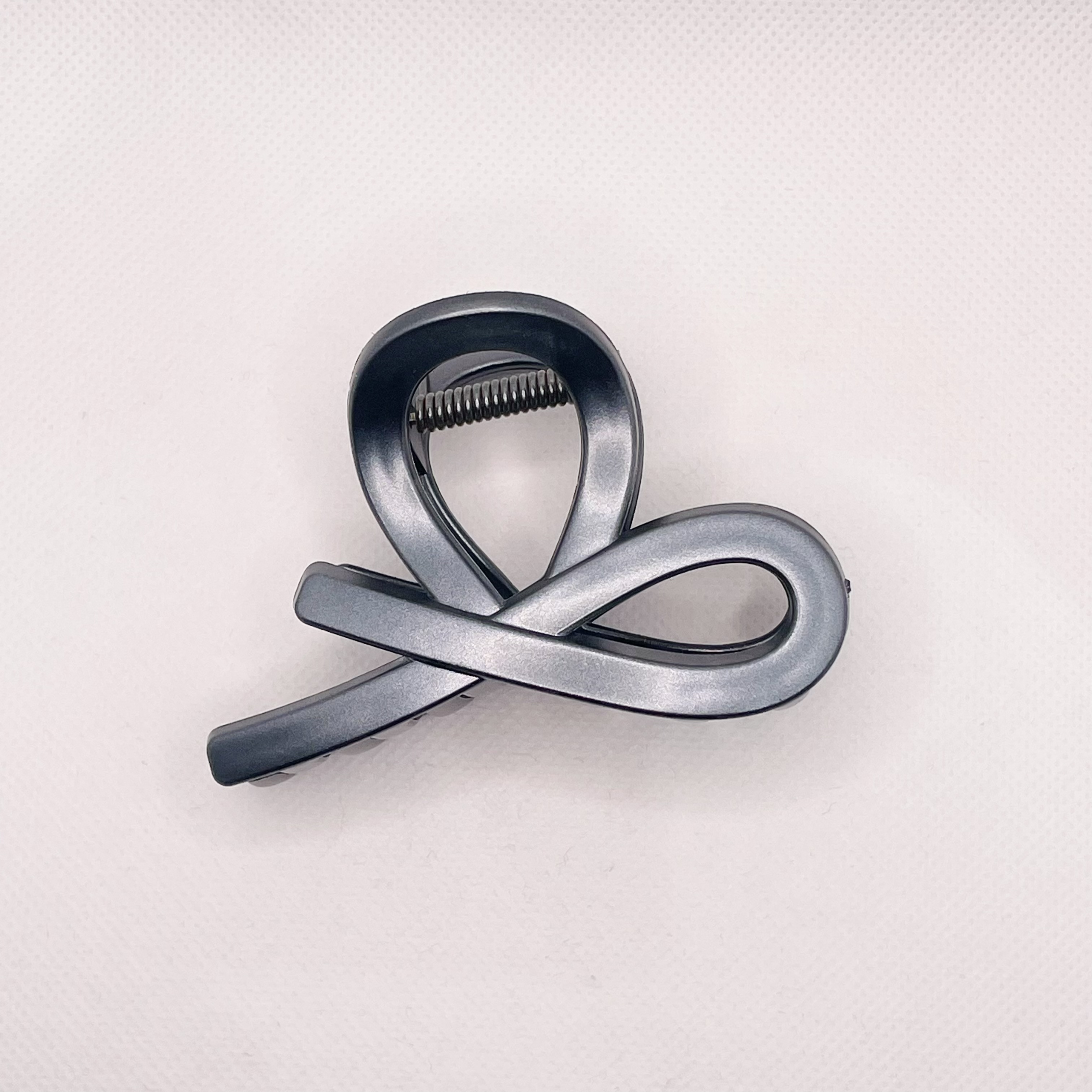 High-end and simple semi-tied hair clip for women, 2025 new style hair clip, back of the head updo, shark clip headwear, hair clip detail image 4