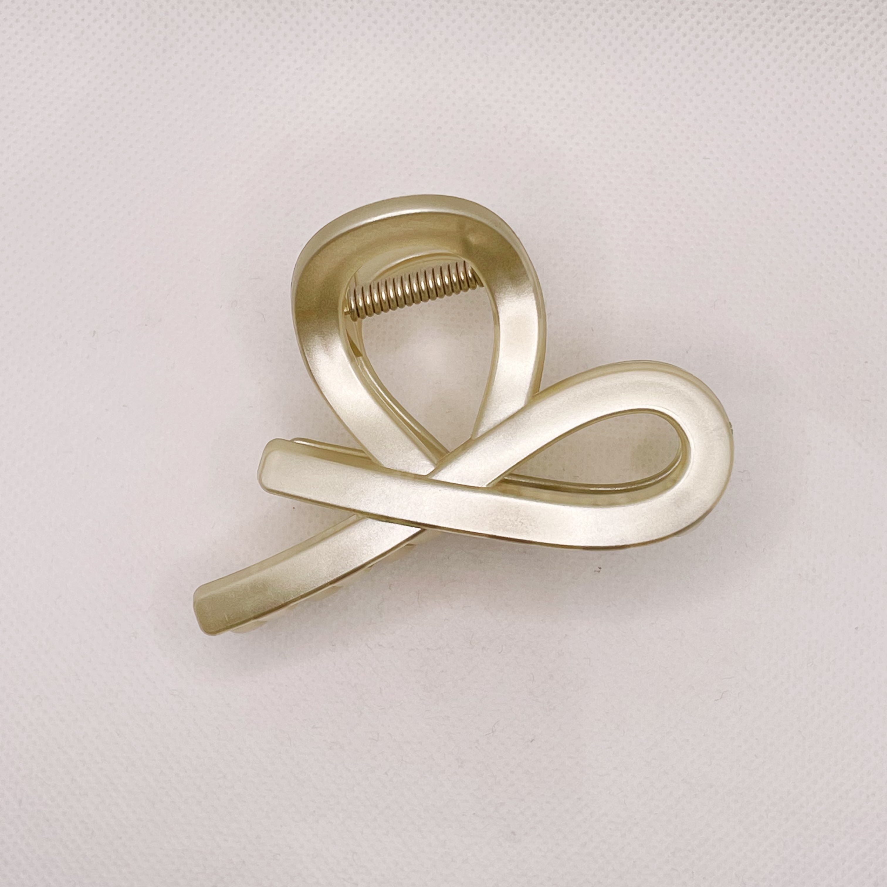 High-end and simple semi-tied hair clip for women, 2025 new style hair clip, back of the head updo, shark clip headwear, hair clip detail image 9