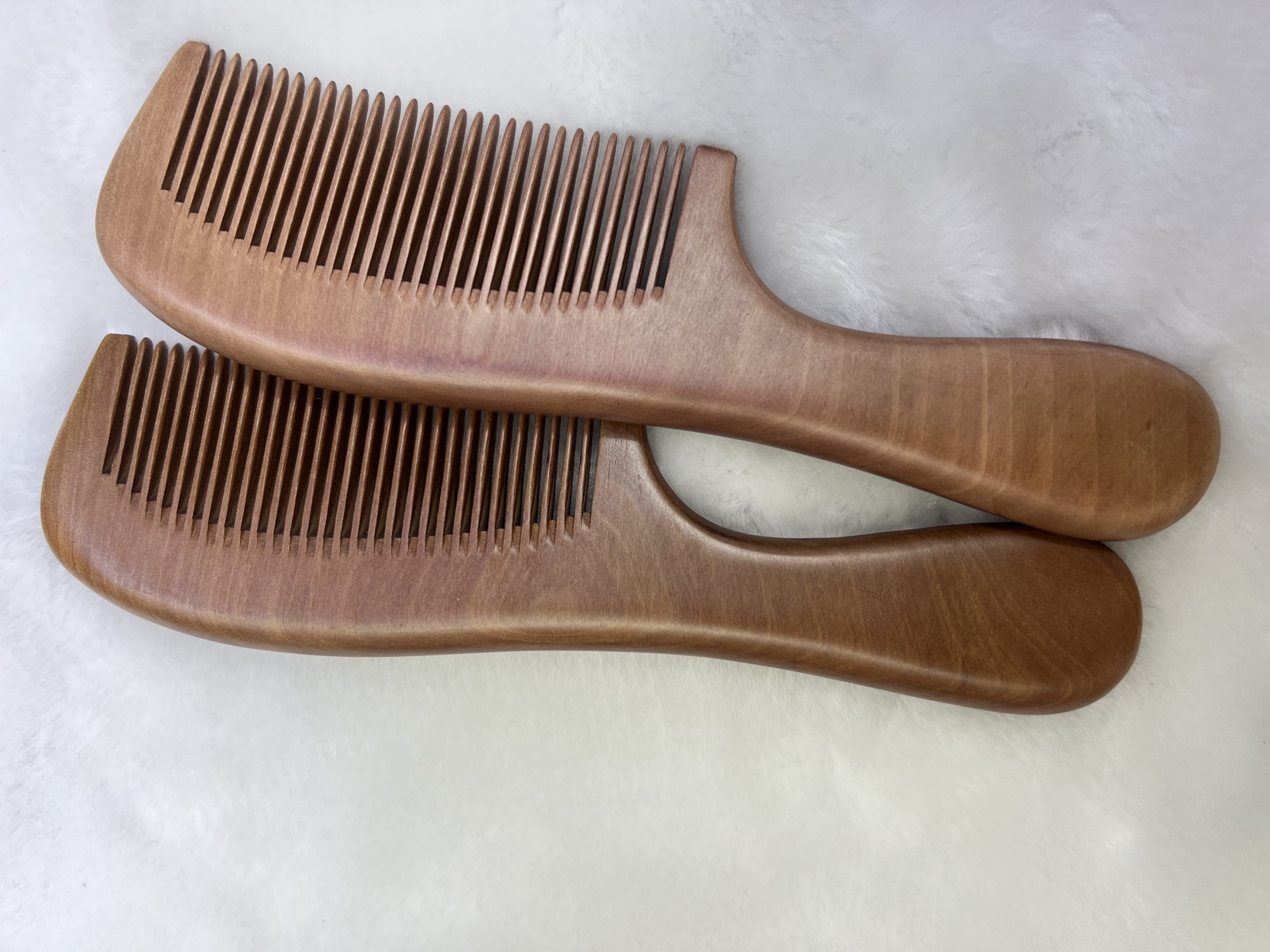 Factory direct sales of natural wood combs, high-quality nanmu combs with handles and fine teeth, household gift combs Specification image