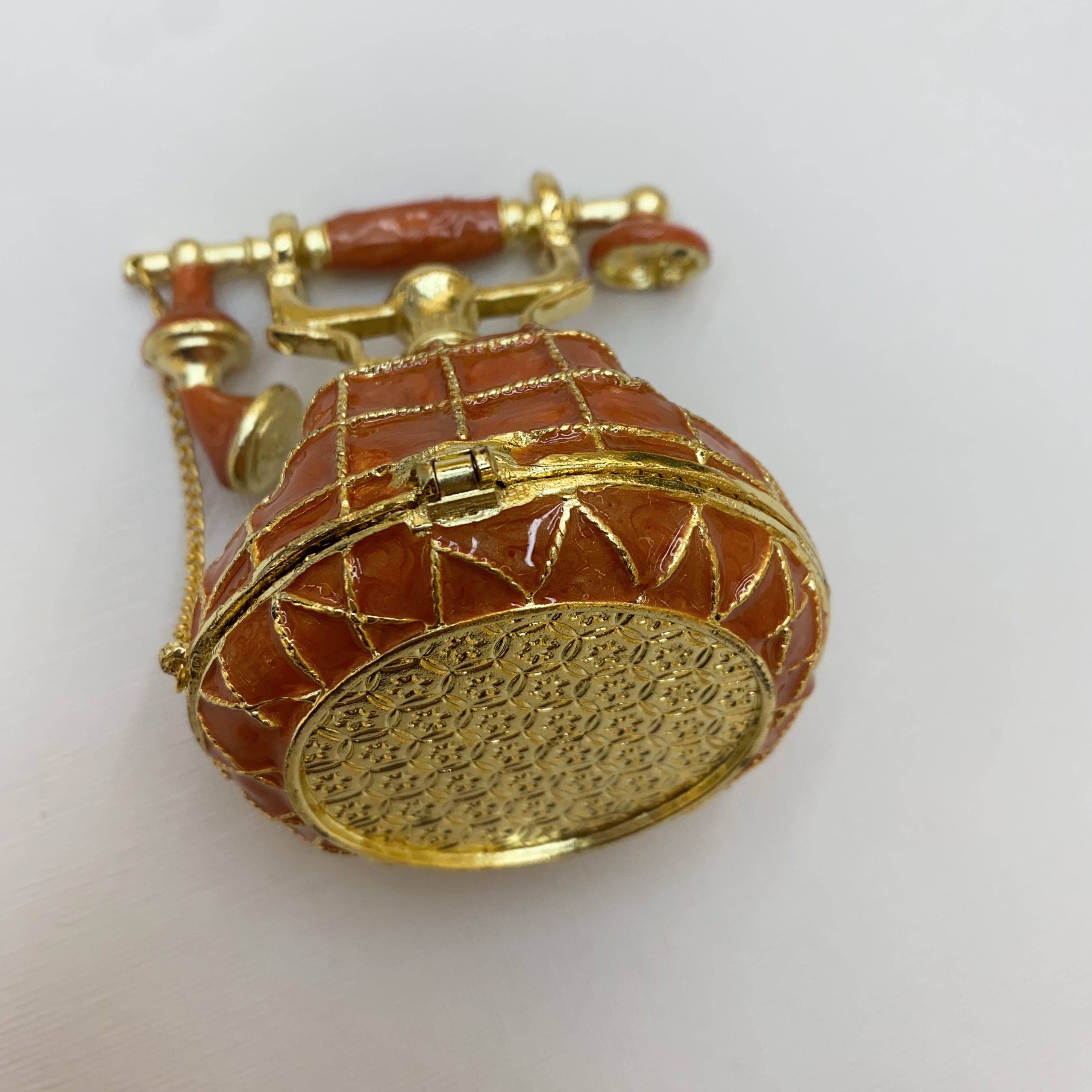 妇女推荐伴手礼 商务礼品精选 中学生礼物热销 高端礼品套装优选，金属电话机家居装饰，装饰工艺品商务礼品礼品伴手礼白底实物图