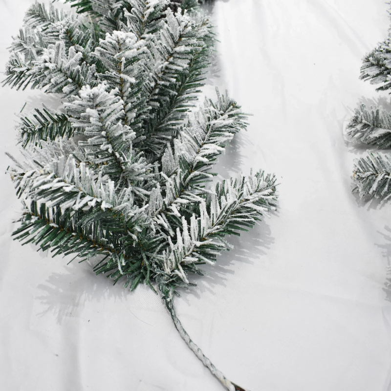 2025新款圣诞礼品摆件圣诞树裙风灯装饰藤条创意家居节日装饰品各种款式加红果松果植绒沾白pe松针材质详情图4