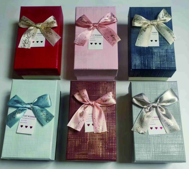 精美包装盒 长方设计独特 礼品盒精致实用 适合各类礼物装饰