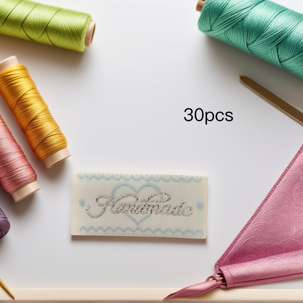 Blue heart, gold and silver thread, fabric label, creative English cartoon woven label, clothing, hat, pants, fabric label combination, clothing accessories, trademark, printing, clothing combination Specification image