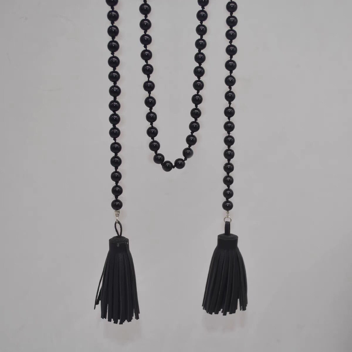 Black pearl long necklace, leather tassels, retro Chinese style, multiple ways to wear, multi-layer collarbone chain, sweater chain, neck chain, accessories detail image 2