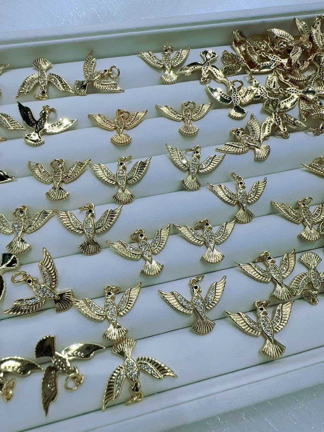 New two-color bird pendant style. There are 5 styles to choose from for diy accessories