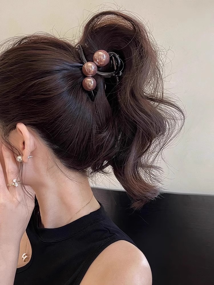 Korean pompom low-volume hairpin shark hairpin for women's back head 2025 new style high-end ladies' premium detail image 4