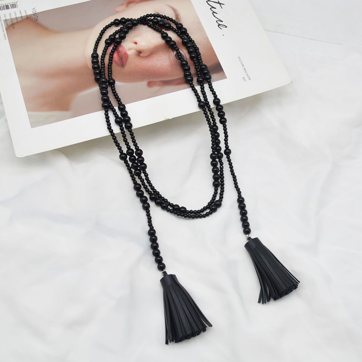 A long black beaded tassel necklace of the same style as Ouyang's, a new Chinese-style small xiang autumn and winter sweater chain neck, as an accessory Specification image