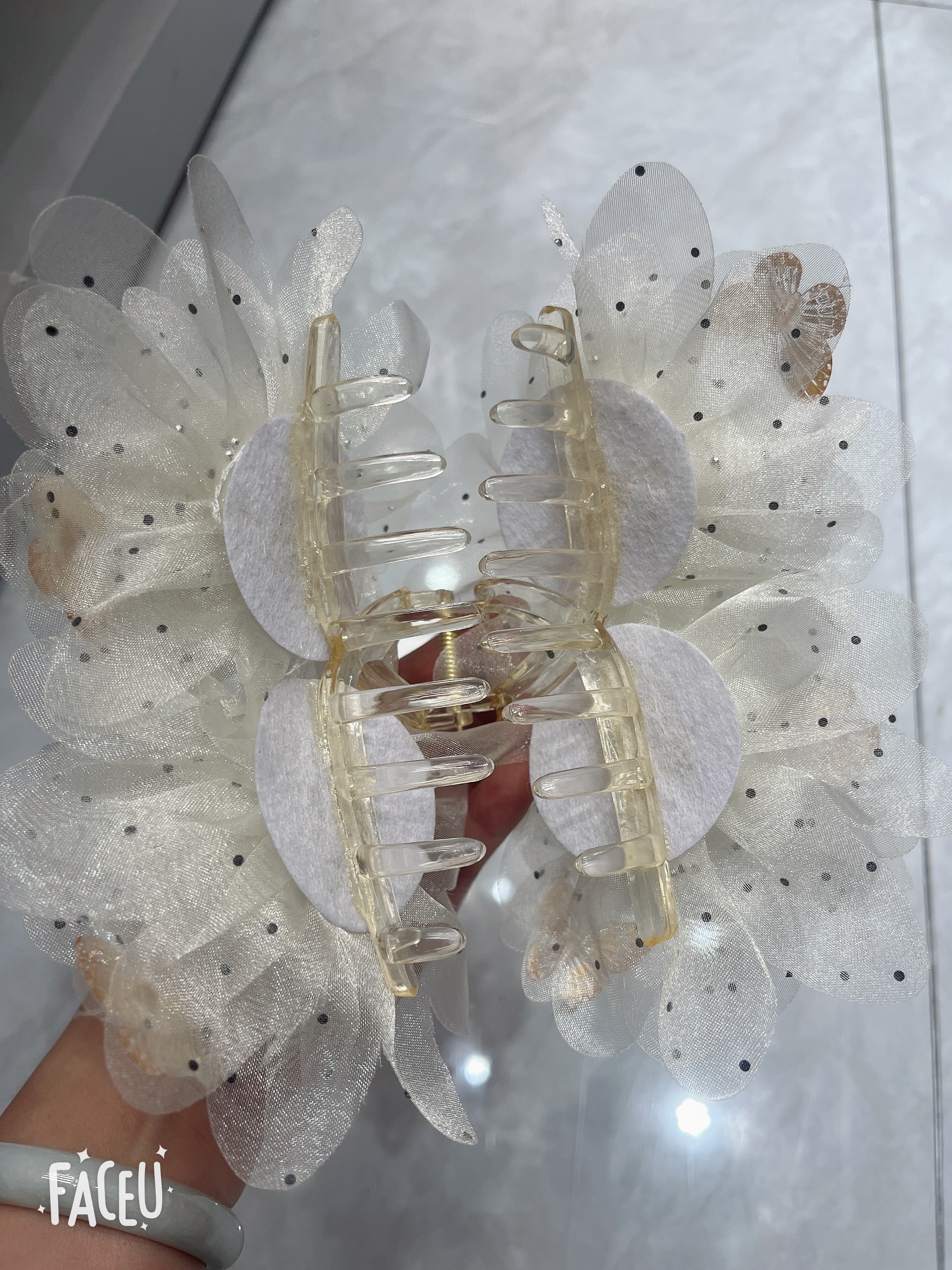 Fashionable and trendy double-flower butterfly claw, 13 cm bottom clip, six colors to choose from Application Scenario