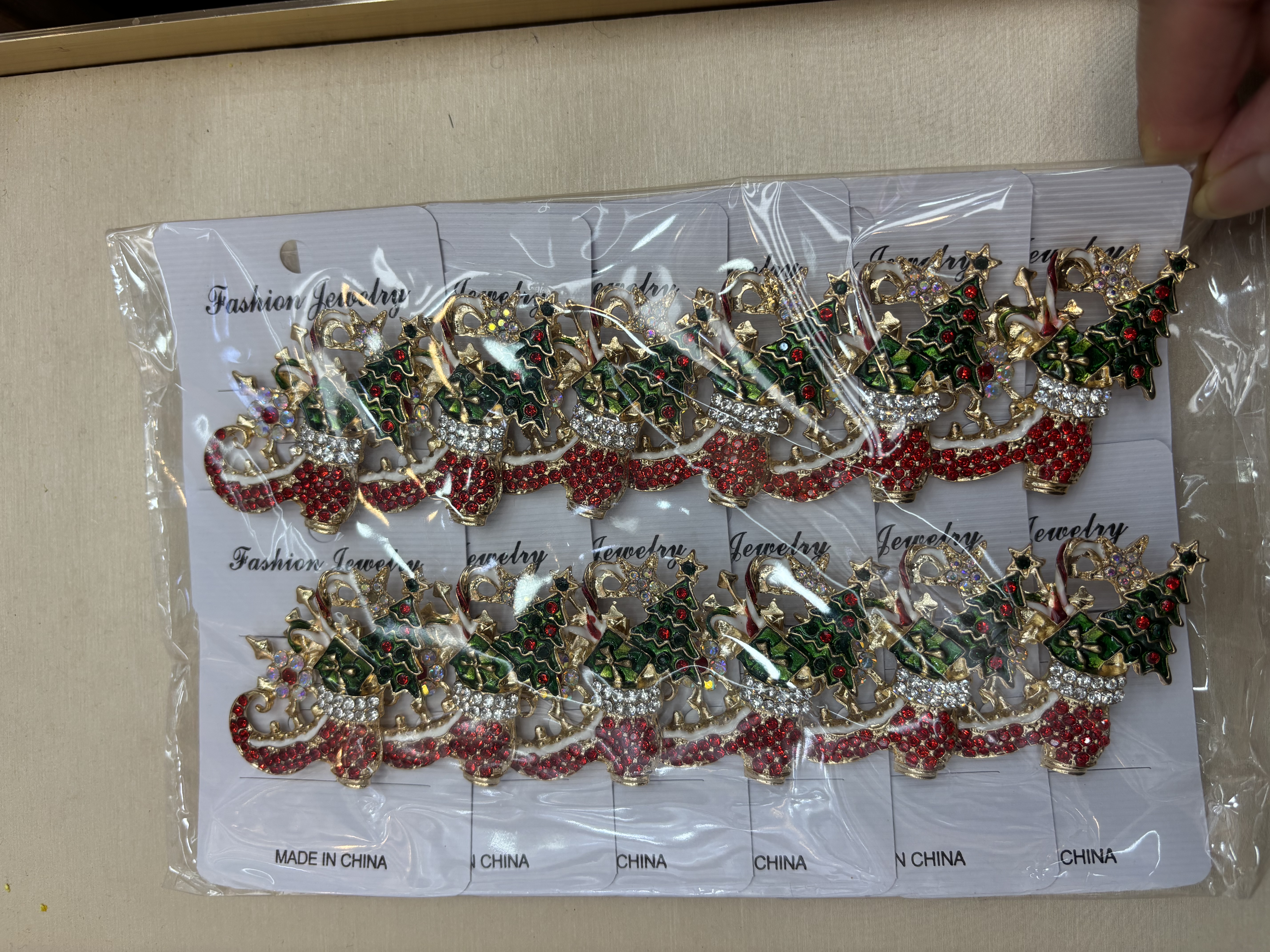 圣诞胸针徽章 女士时尚衣饰配饰 丝巾扣创意装饰品 独特设计别致风格