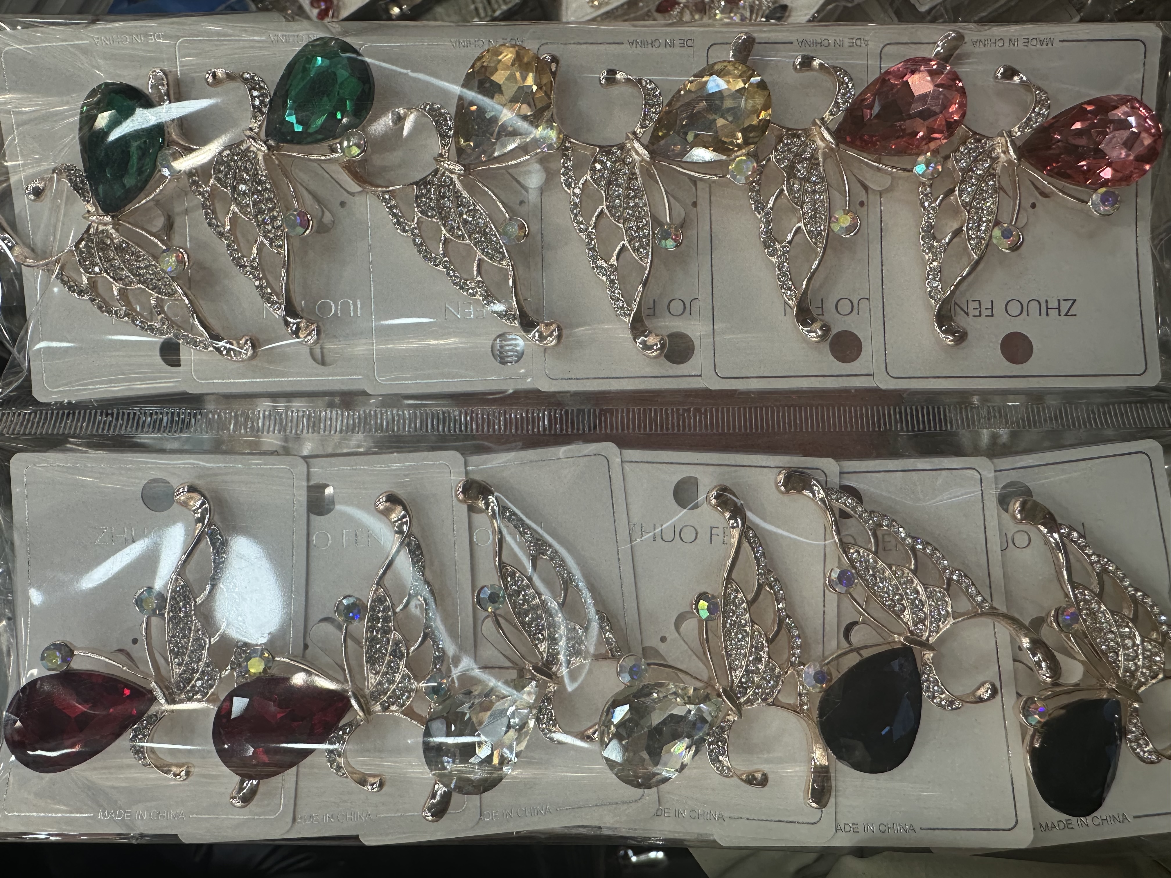 The butterfly crystal brooch of the national trend series is a unique and exquisite design for women's inS-style clothing, accessories and ornaments. It is also a gift in animal shape and a versatile wonder pic 3