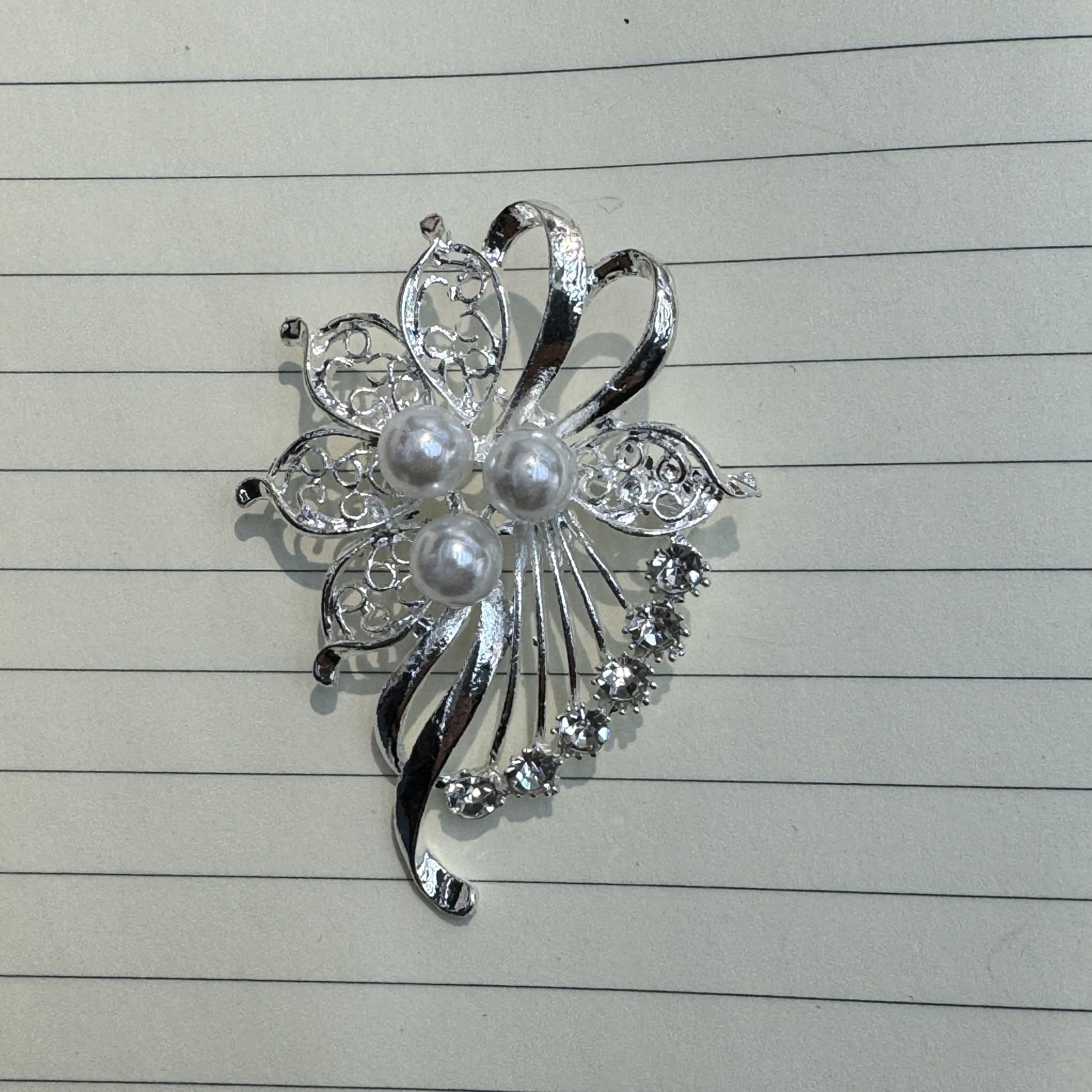 镀银工艺制作珍珠水钻大胸针男女通用饰品挂饰