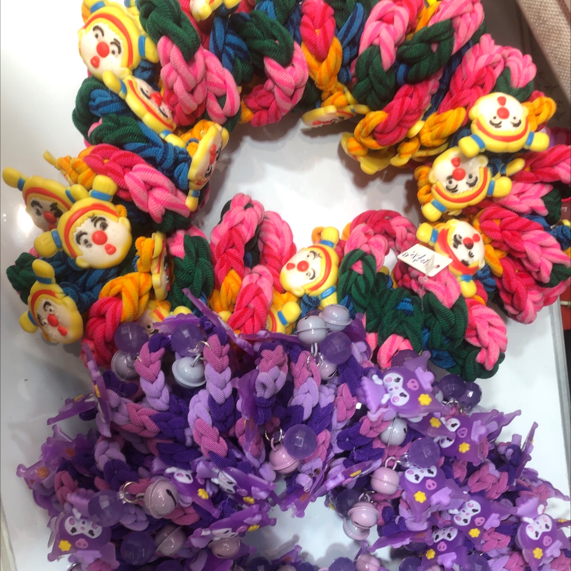 软胶卡通图案编织发圈，图案色泽鲜艳，胶圈经久耐用，扎上此发圈能让你颜值大增详情图2