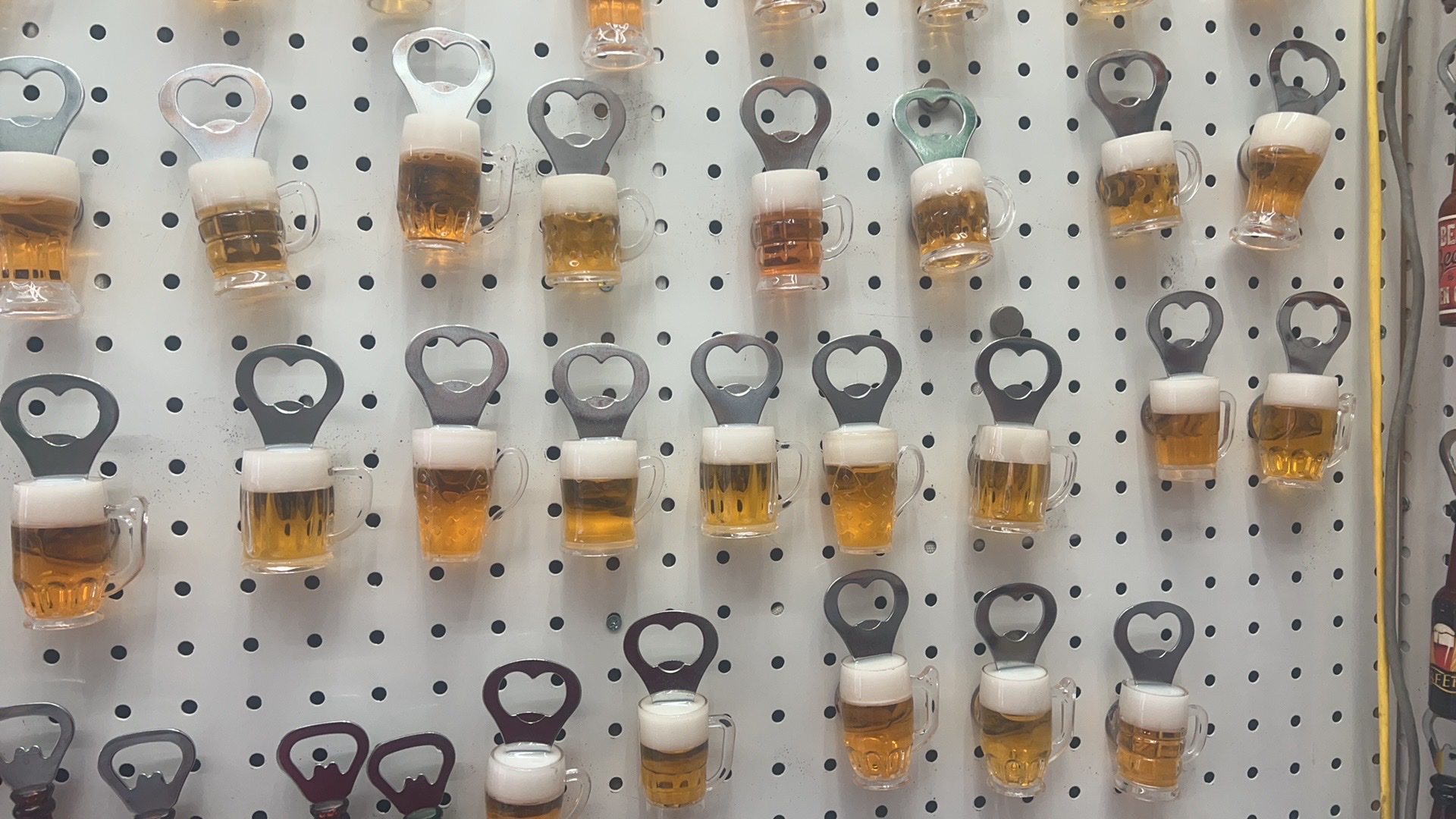 小妹工艺品树脂冰箱贴创意装饰品 安全无毒环保材质 车内装饰小物件水杯开瓶器，新颖，实用产品图