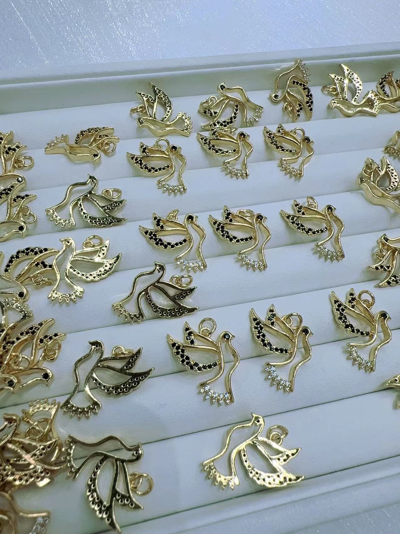 قلادة طائر جديدة ذات شكل مزدوج.خمسة أزياء يمكن اختيارها Item Picture