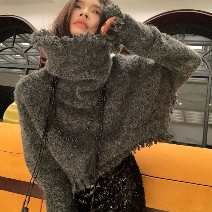 A long black beaded tassel necklace of the same style as Ouyang's, a new Chinese-style small xiang autumn and winter sweater chain neck, as an accessory Item Picture