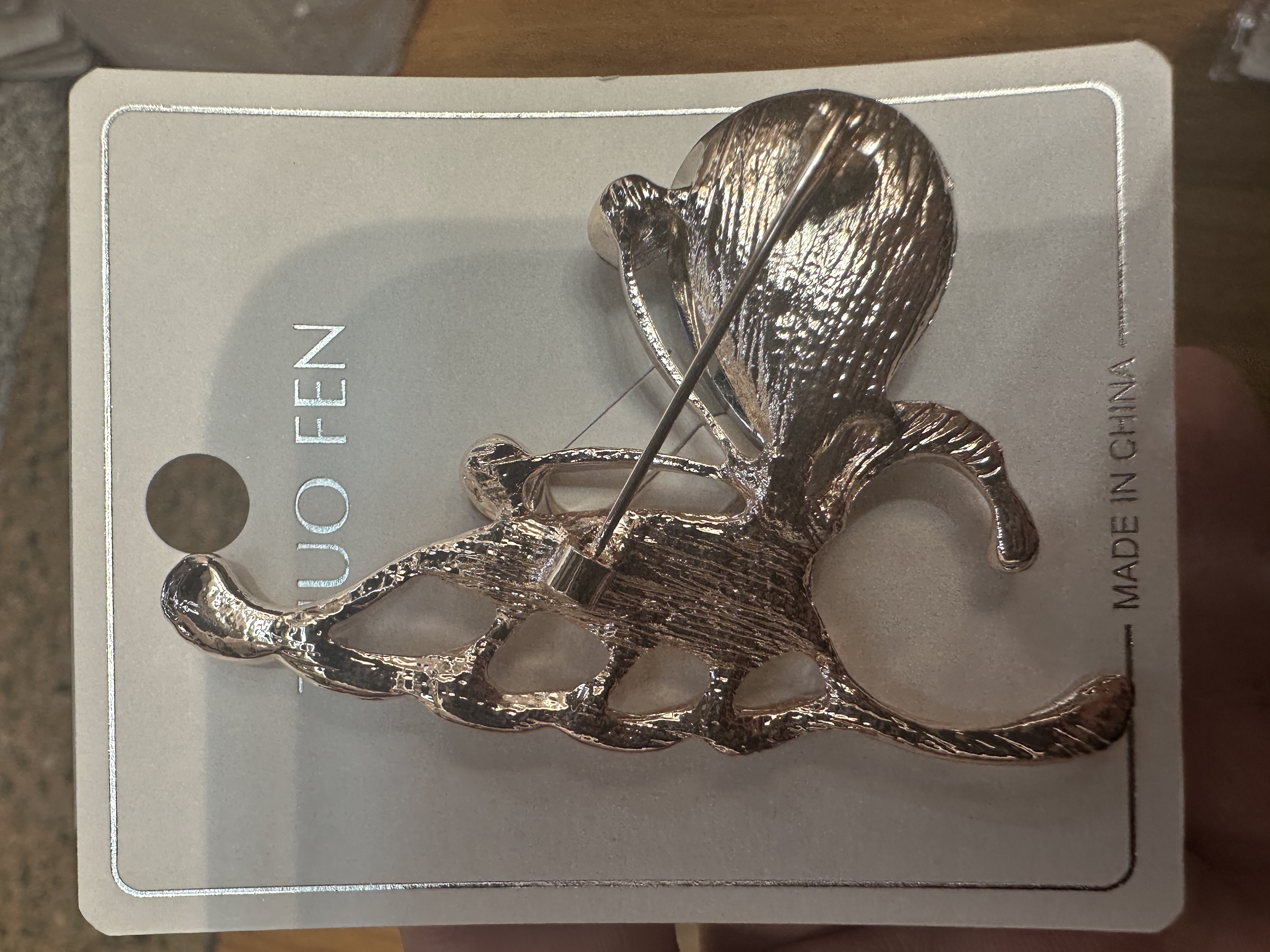 The butterfly crystal brooch of the national trend series is a unique and exquisite design for women's inS-style clothing, accessories and ornaments. It is also a gift in animal shape and a versatile wonder details Picture