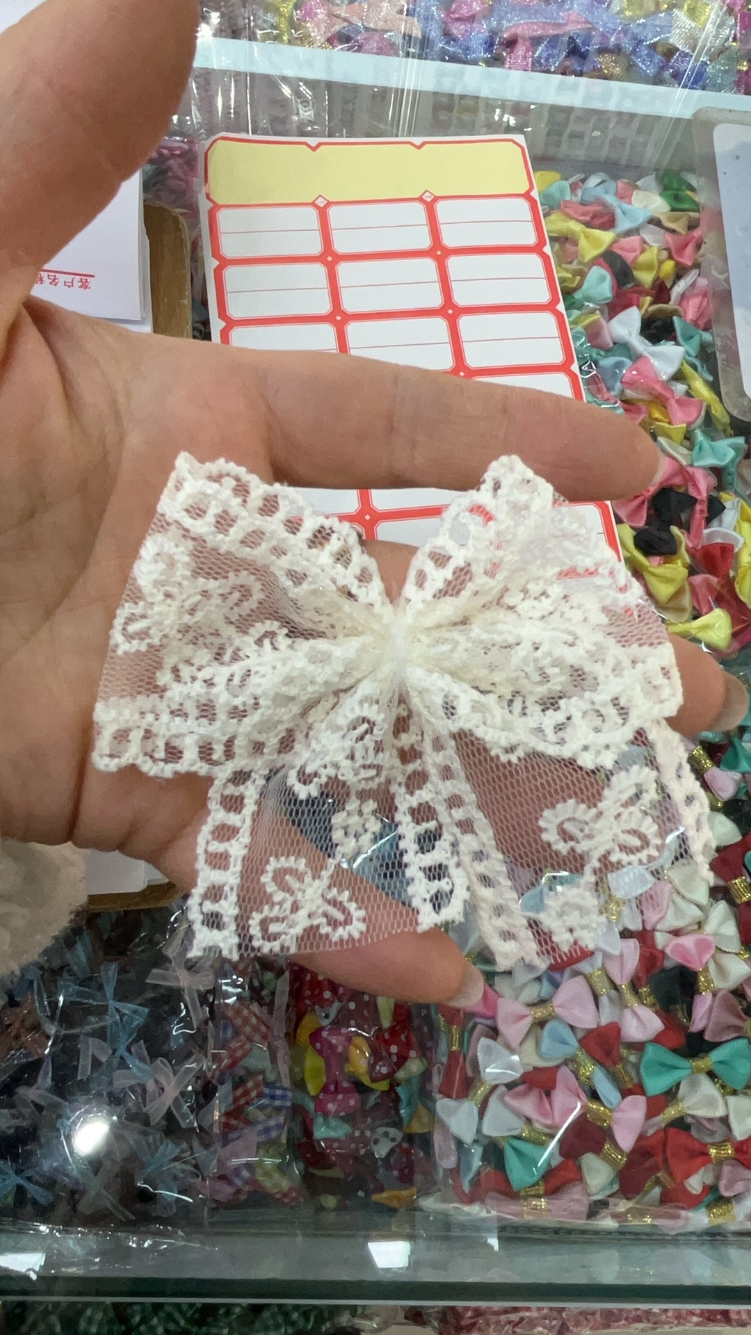 头形状波西米亚风格饰品 四合扣设计 包边带涤纶材质 J字母元素点缀 独特时尚包边带涤纶