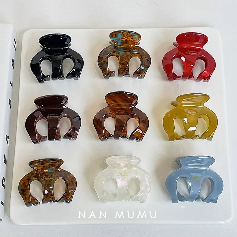 Voluminous hair pads, hair curlers, wigs, hair bags, integrated hair accessories, decorative items, fashionable wig styling tools for women