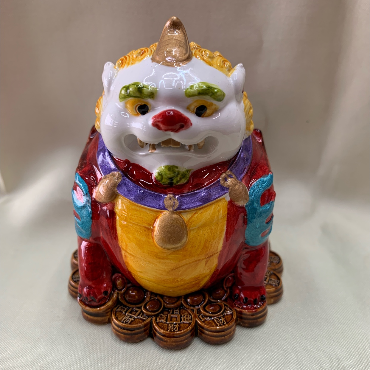 CAI's exquisite resin hand-painted craft Small Decorative Item 20241: Wealth-Attracting PI Xiu
