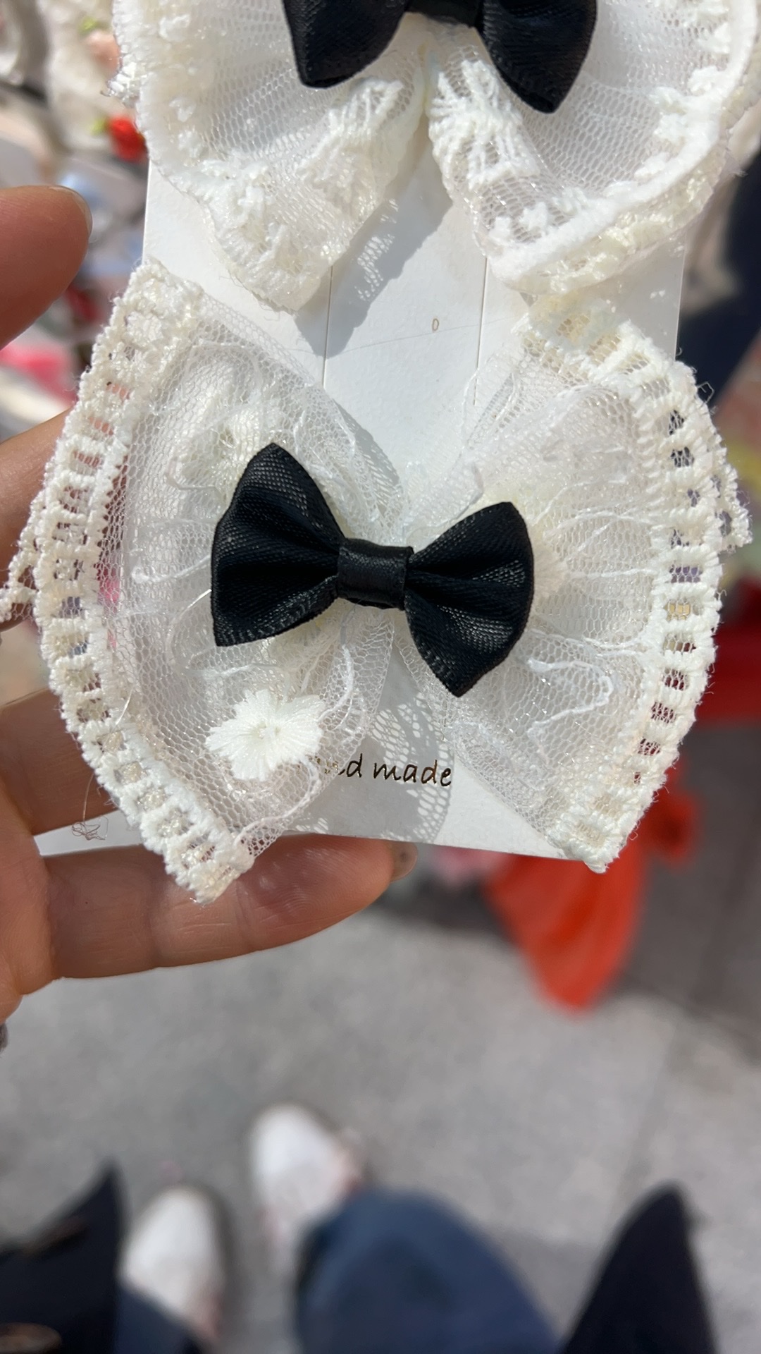 The head shape Bohemian-style accessory features a four-button design with a polyester edge strap. The J letter element adds a unique and fashionable touch to the edge strap Specification image