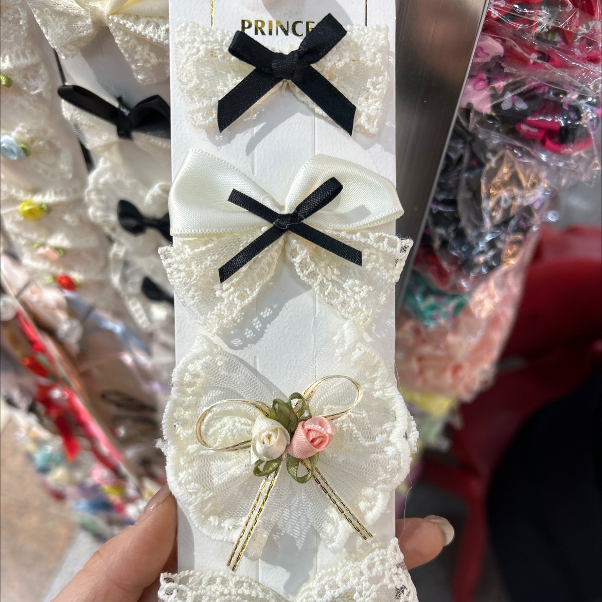 The head shape Bohemian-style accessory features a four-button design with a polyester edge strap. The J letter element adds a unique and fashionable touch to the edge strap detail image 1