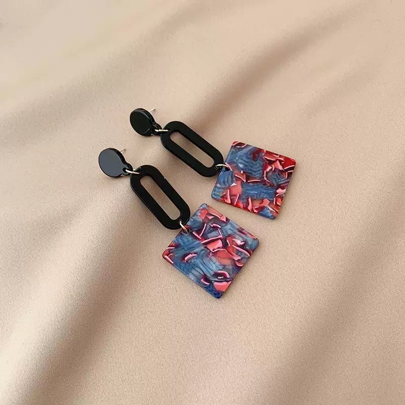 New cross-border e-commerce bestsellers in 2025: Acrylic earrings, fashionable and exaggerated earrings, acetate earrings detail image 2