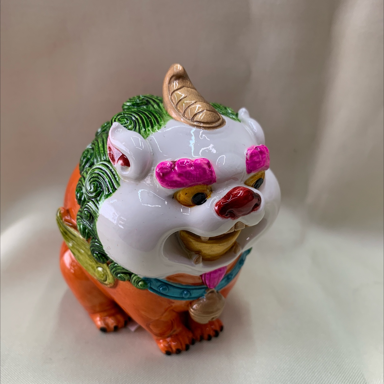 CAI's exquisite resin hand-painted craft Small ornaments 20242 Large ingots and PI Xiu Item Picture