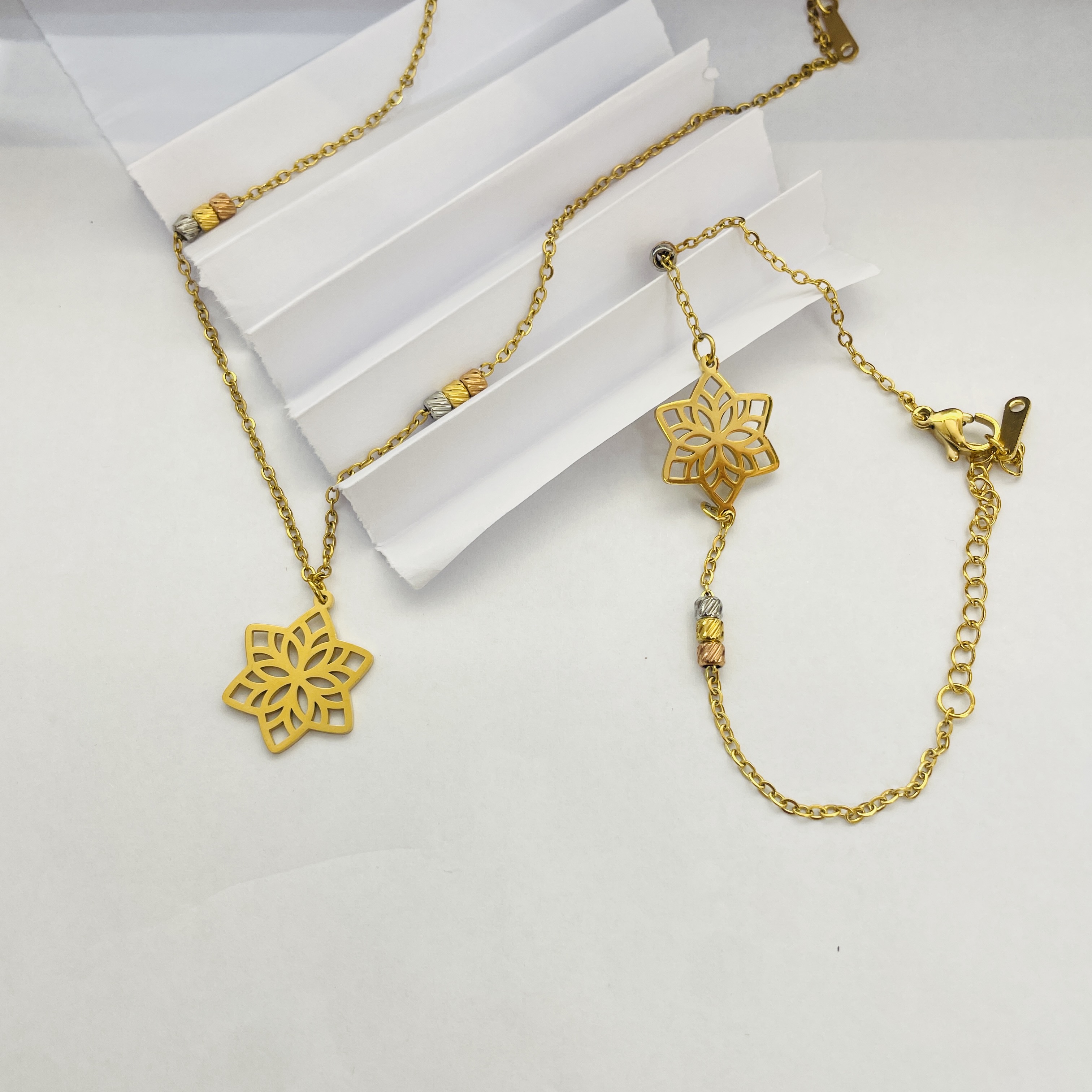 欧美不锈钢切割镂空莲花吊坠 DIY钛钢饰品配件 荷花项链吊坠 跨境