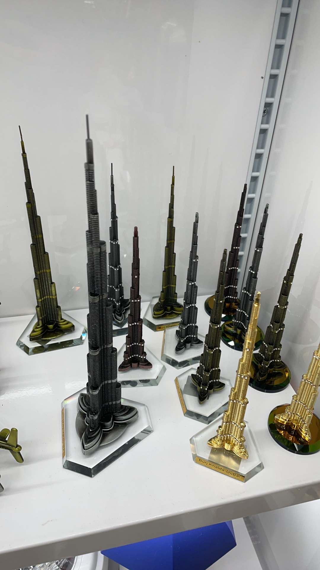 Exquisite alloy ornaments, helicopter ornaments, helmet ornaments, Jesus ornaments, scenic spot ornaments, bronze ornaments Item Picture