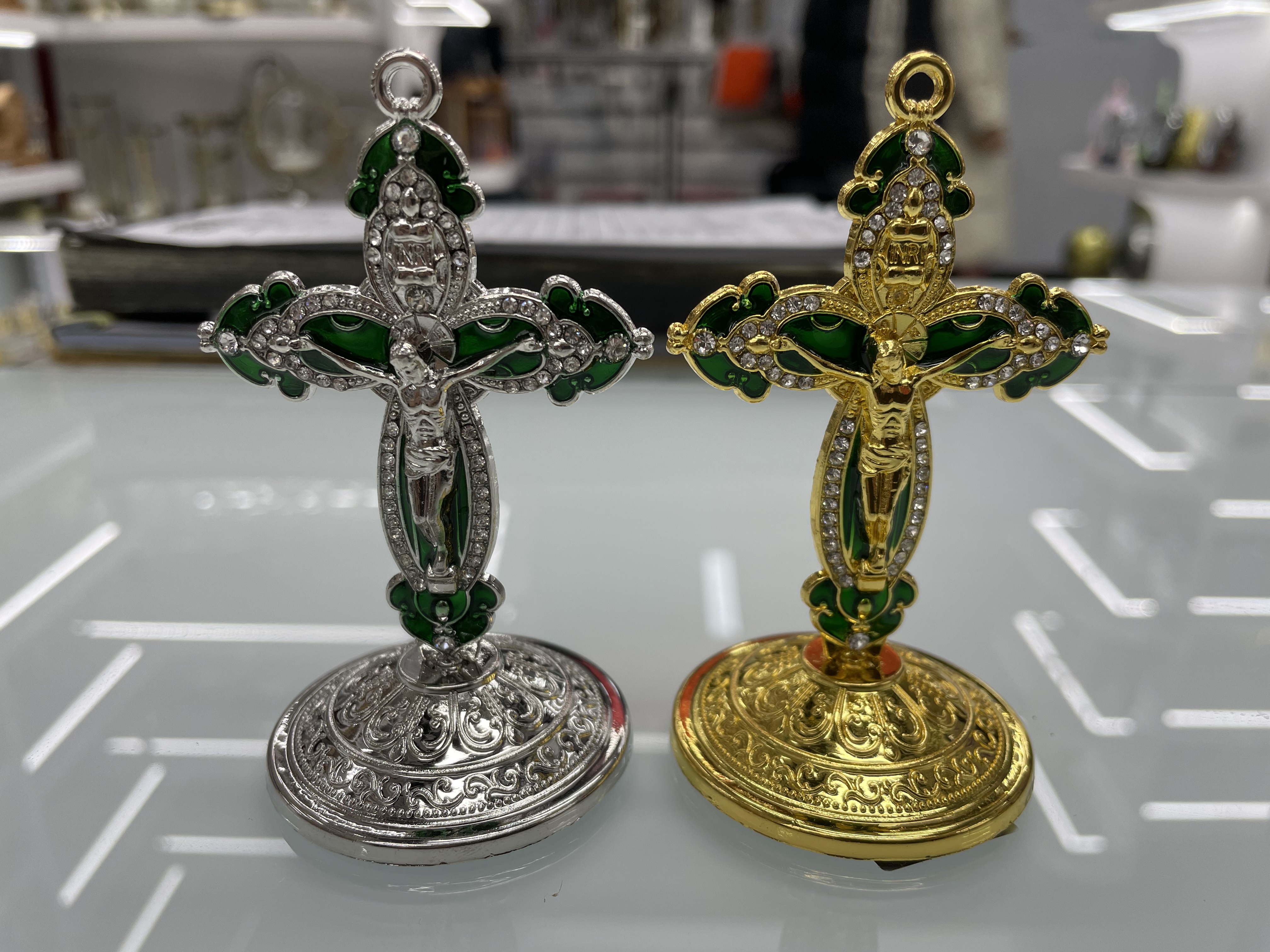 Exquisite alloy ornaments, helicopter ornaments, helmet ornaments, Jesus ornaments, scenic spot ornaments, bronze ornaments Application Scenario