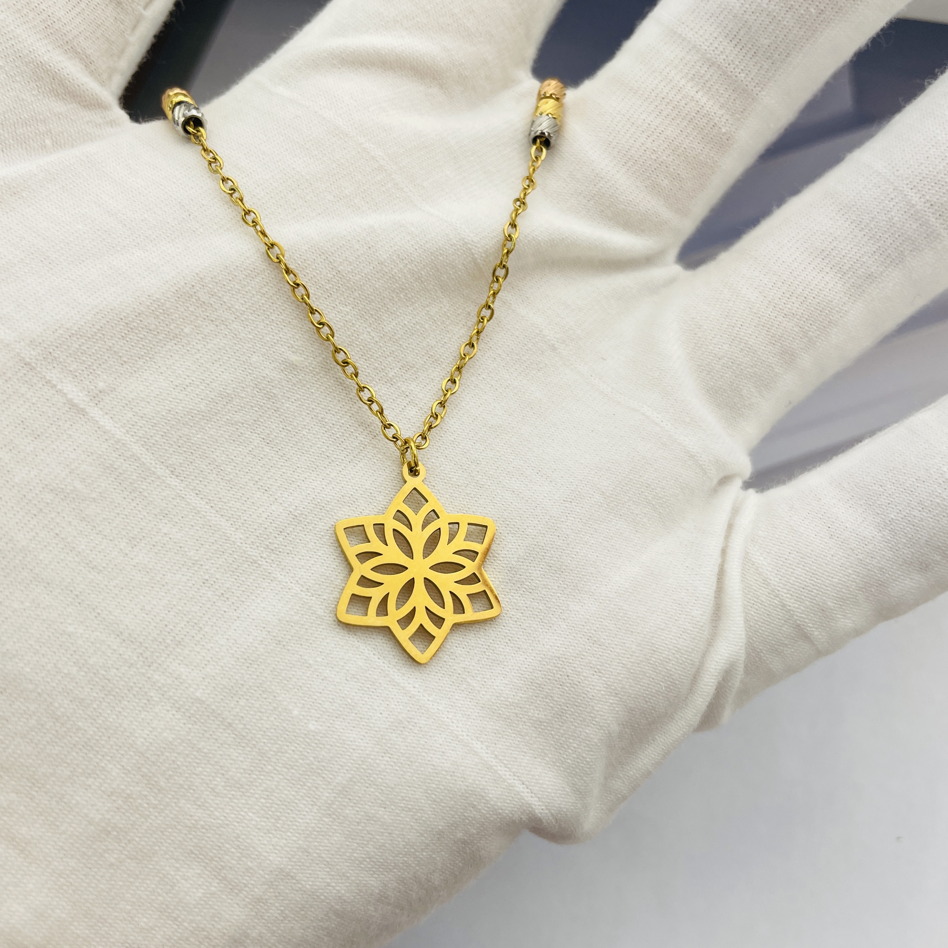 欧美不锈钢切割镂空莲花吊坠 DIY钛钢饰品配件 荷花项链吊坠 跨境详情图5