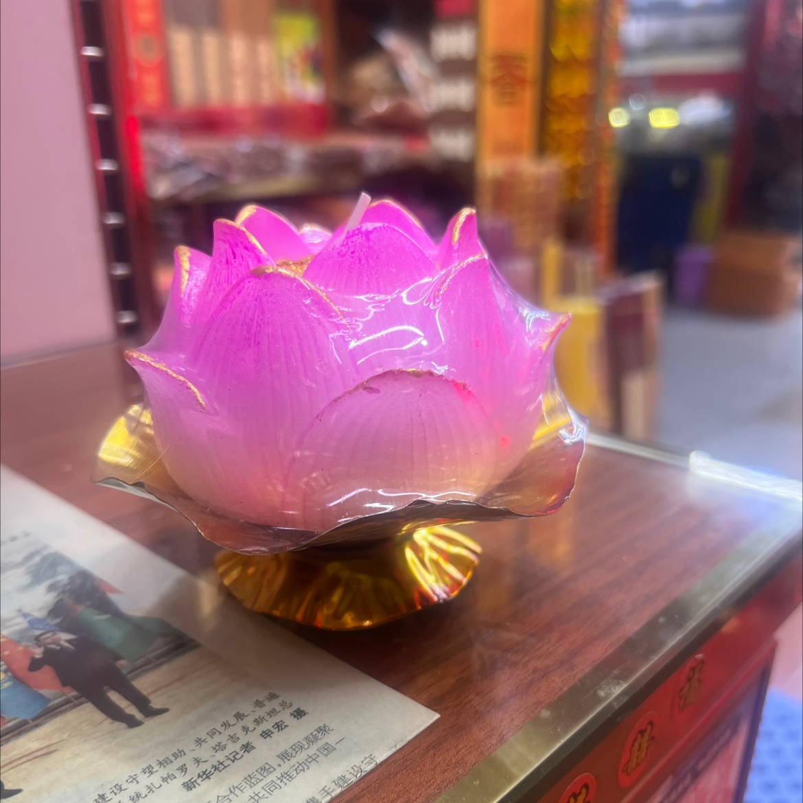 Before the Buddha, candles, lotus lamps, Buddha lamps, all requests will be answered, candles, lotus lamps, lotus candles, vow fulfillment lamps, golden-edged lotus lamps, golden lotus candles, lotus wax offerings, red floating lotus lamps, lotus lamps details Picture