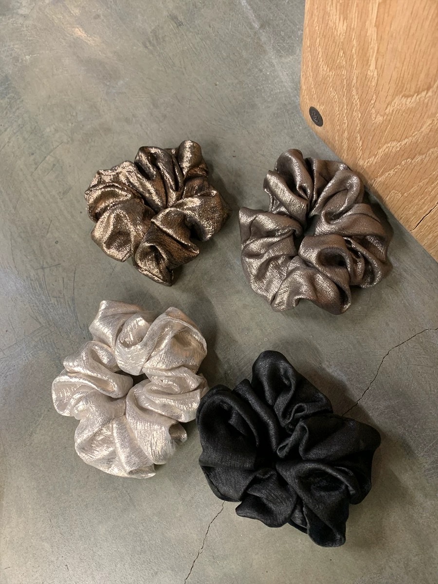 Shiny silk high-end fat intestine circle, pig large intestine hair rope, lazy bun head, low ponytail head rope, regular large intestine hair circle, hair circle, mesh large intestine hair circle detail image 3