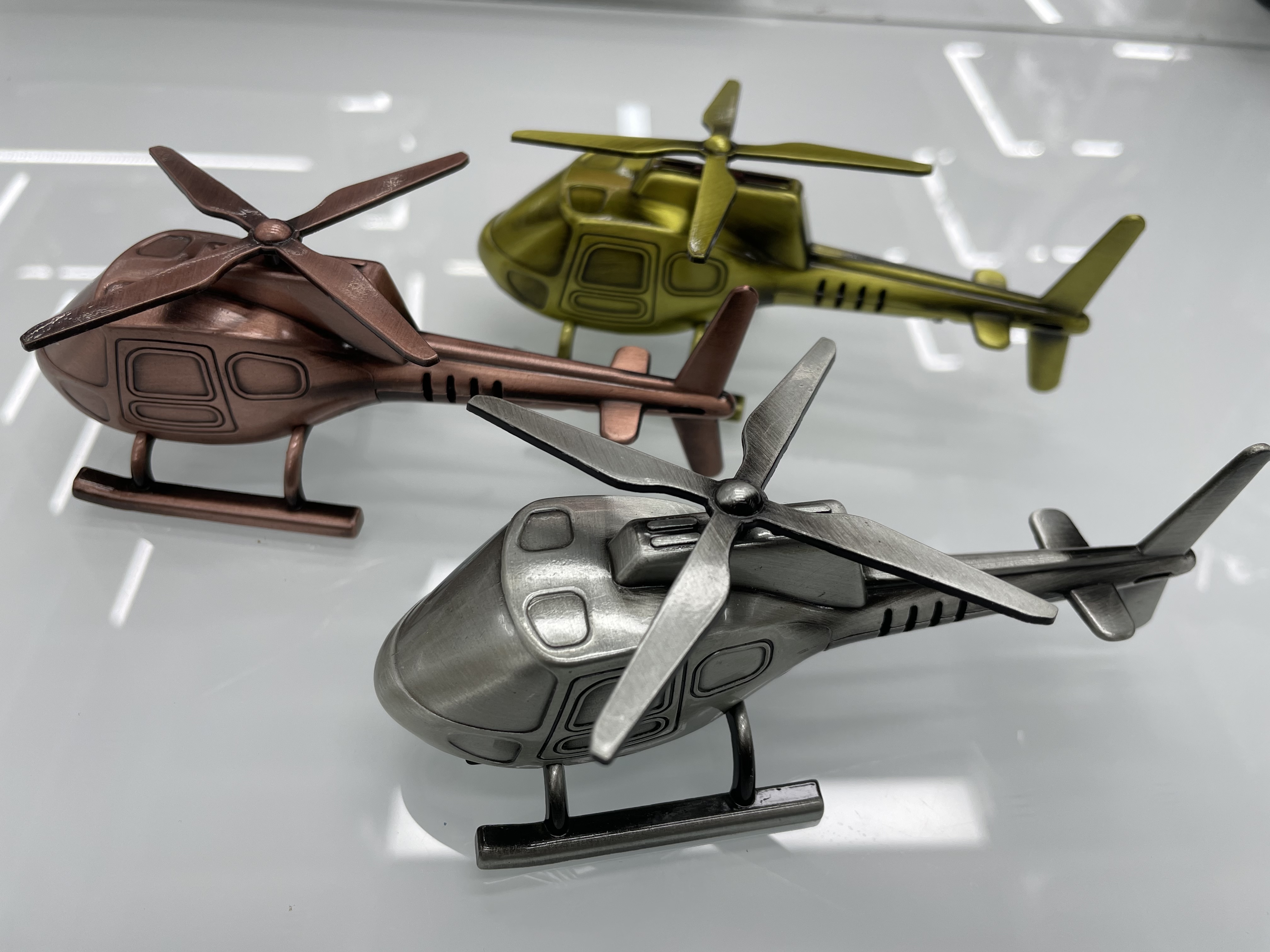 Exquisite alloy ornaments, helicopter ornaments, helmet ornaments, Jesus ornaments, scenic spot ornaments, bronze ornaments details Picture