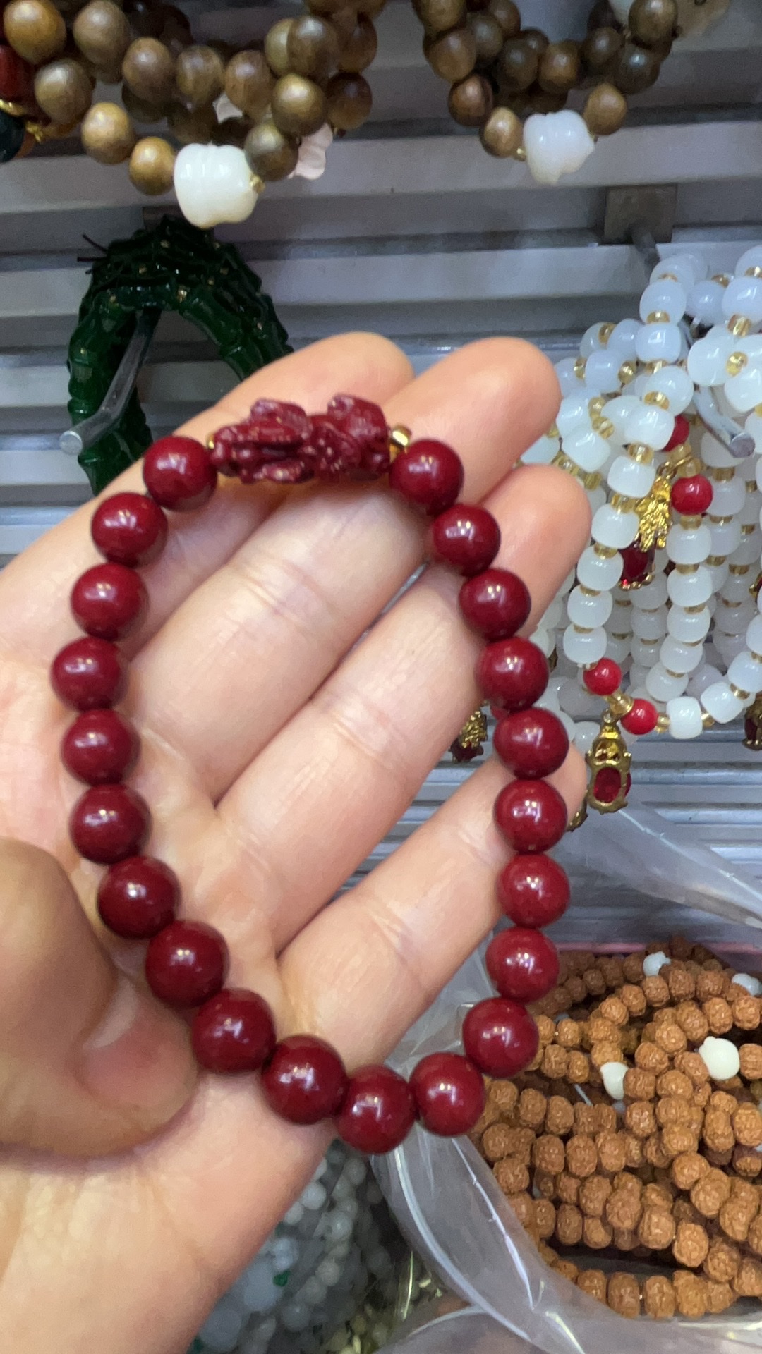 朱砂手串，🍀手链，貔貅手串产品图